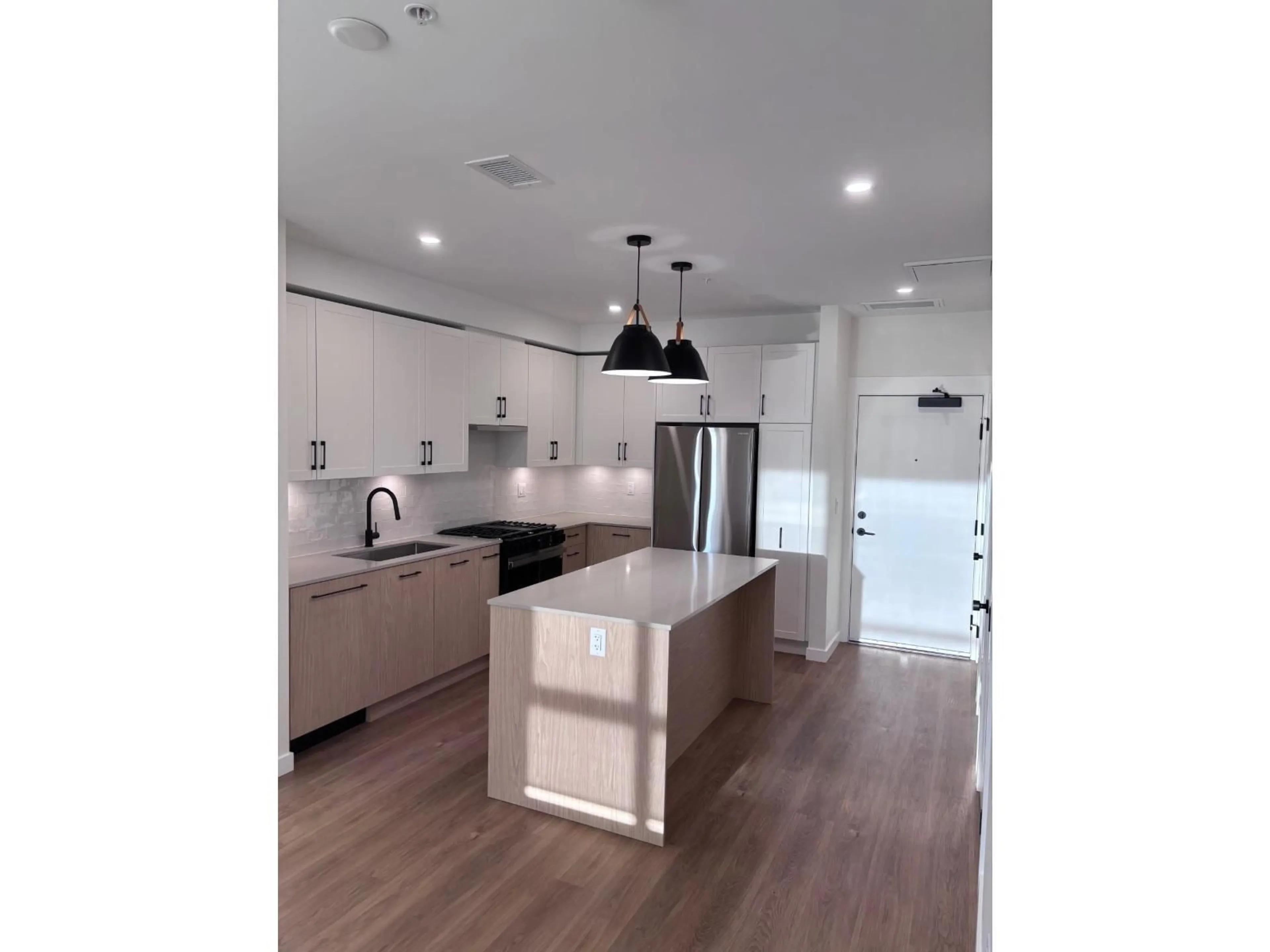 Open concept kitchen, unknown for 711 - 27254 ALDERGROVE TOWN CENTRE DRIVE, Langley British Columbia V4W0E5