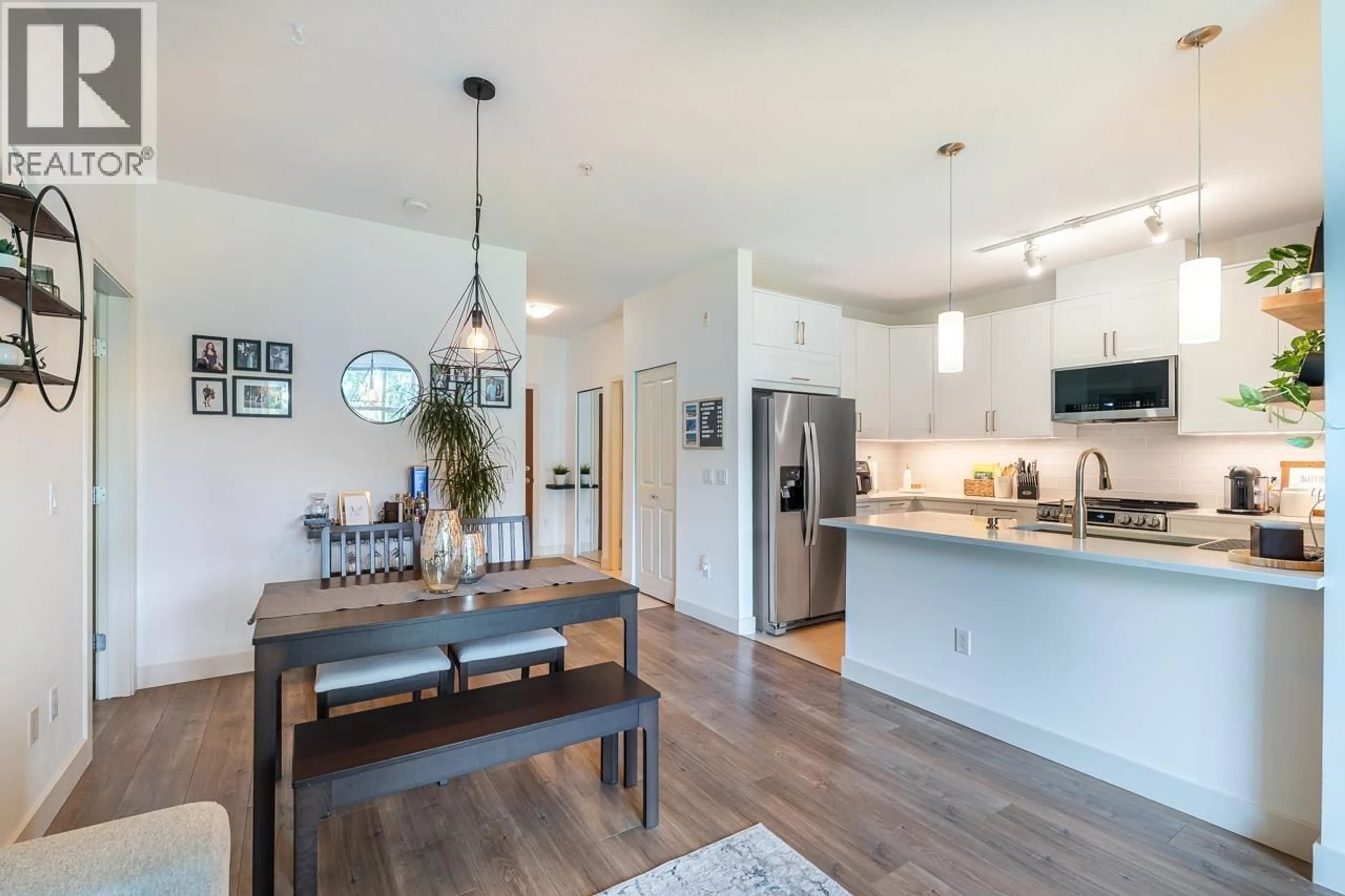 Open concept kitchen, wood/laminate floor for 318 - 2477 KELLY AVENUE, Port Coquitlam British Columbia V3C0B3
