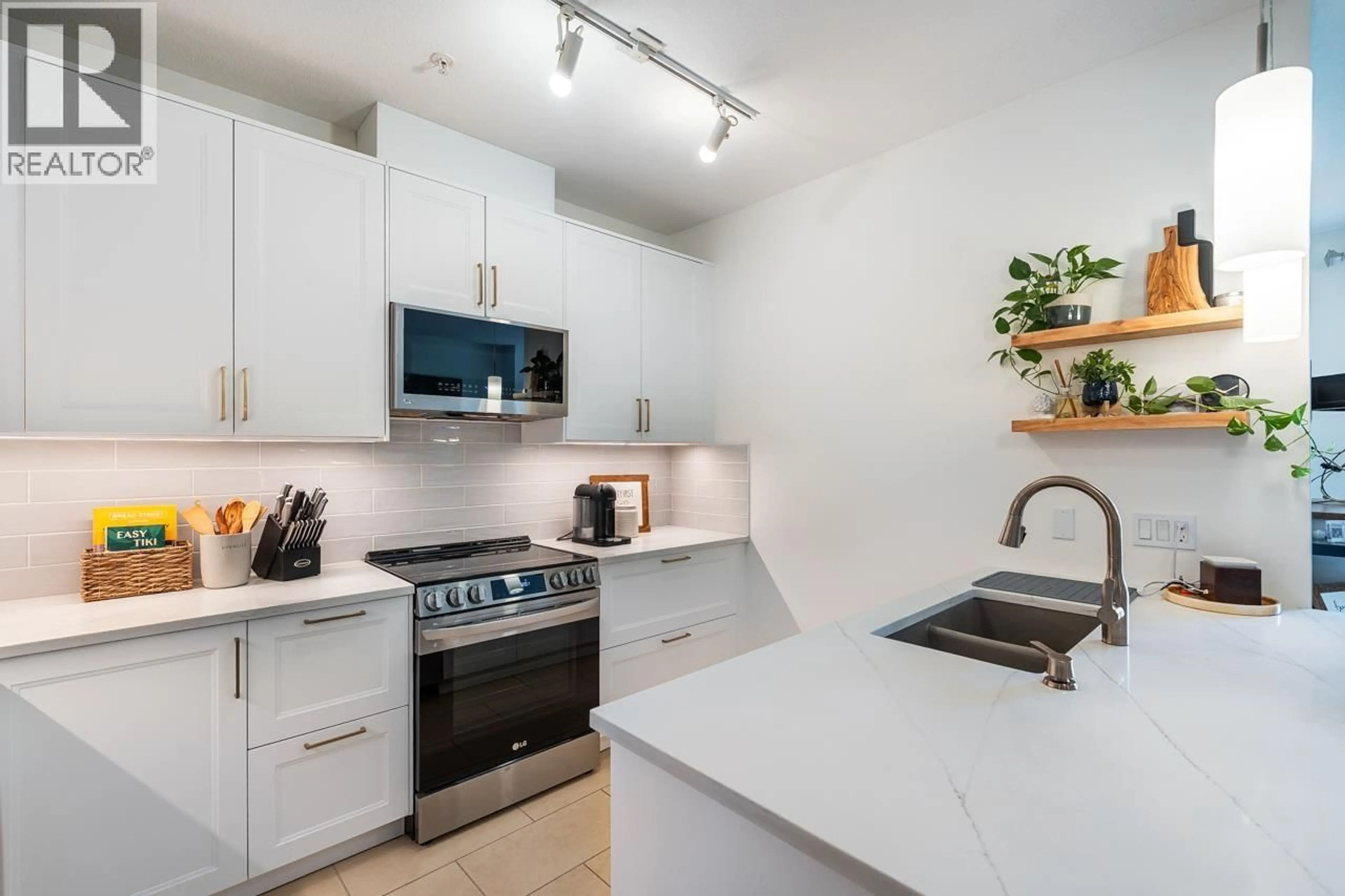 Standard kitchen, unknown for 318 - 2477 KELLY AVENUE, Port Coquitlam British Columbia V3C0B3