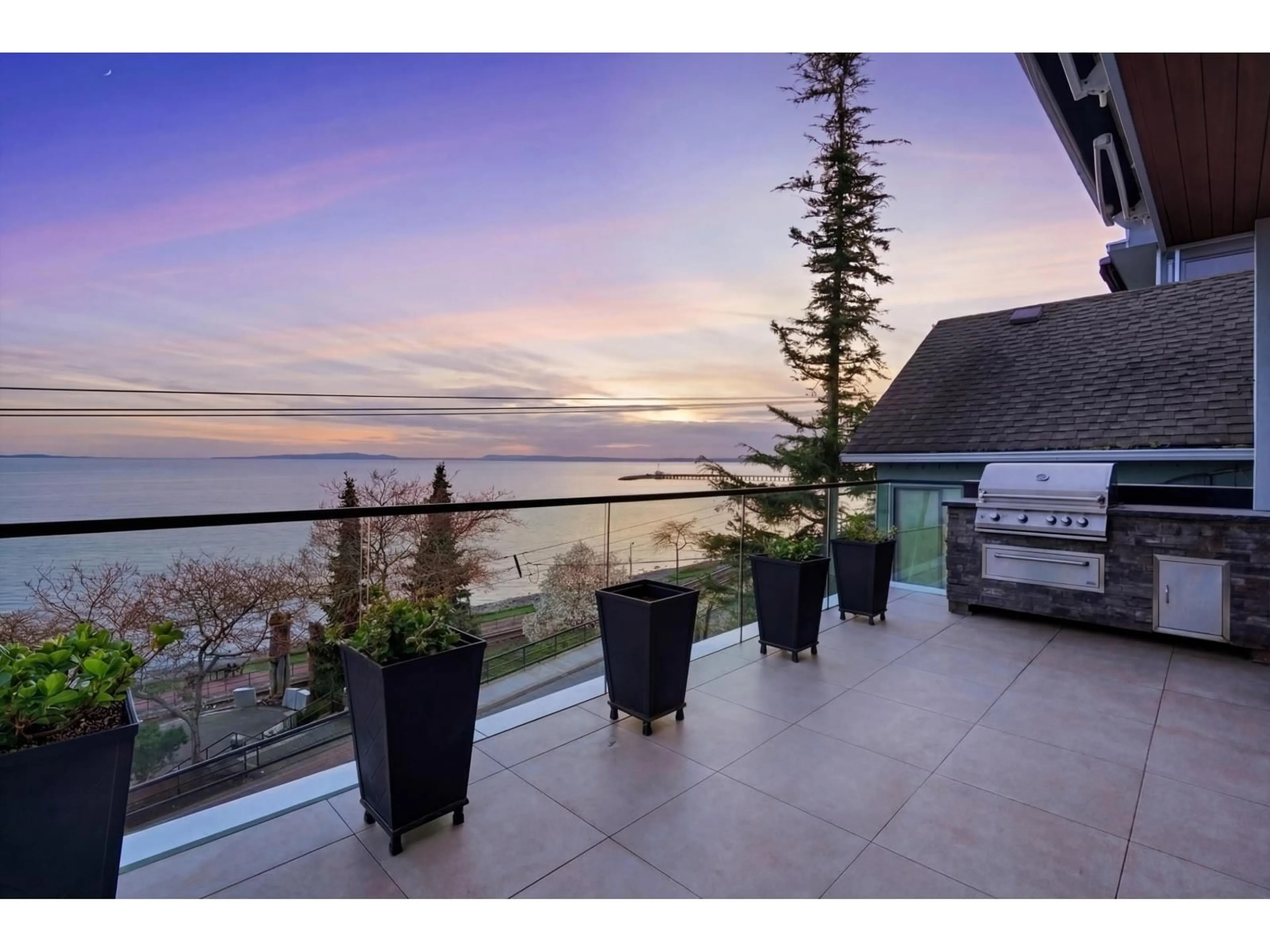 Patio, water/lake/river/ocean view for 15377 MARINE DRIVE, White Rock British Columbia V4B1C8