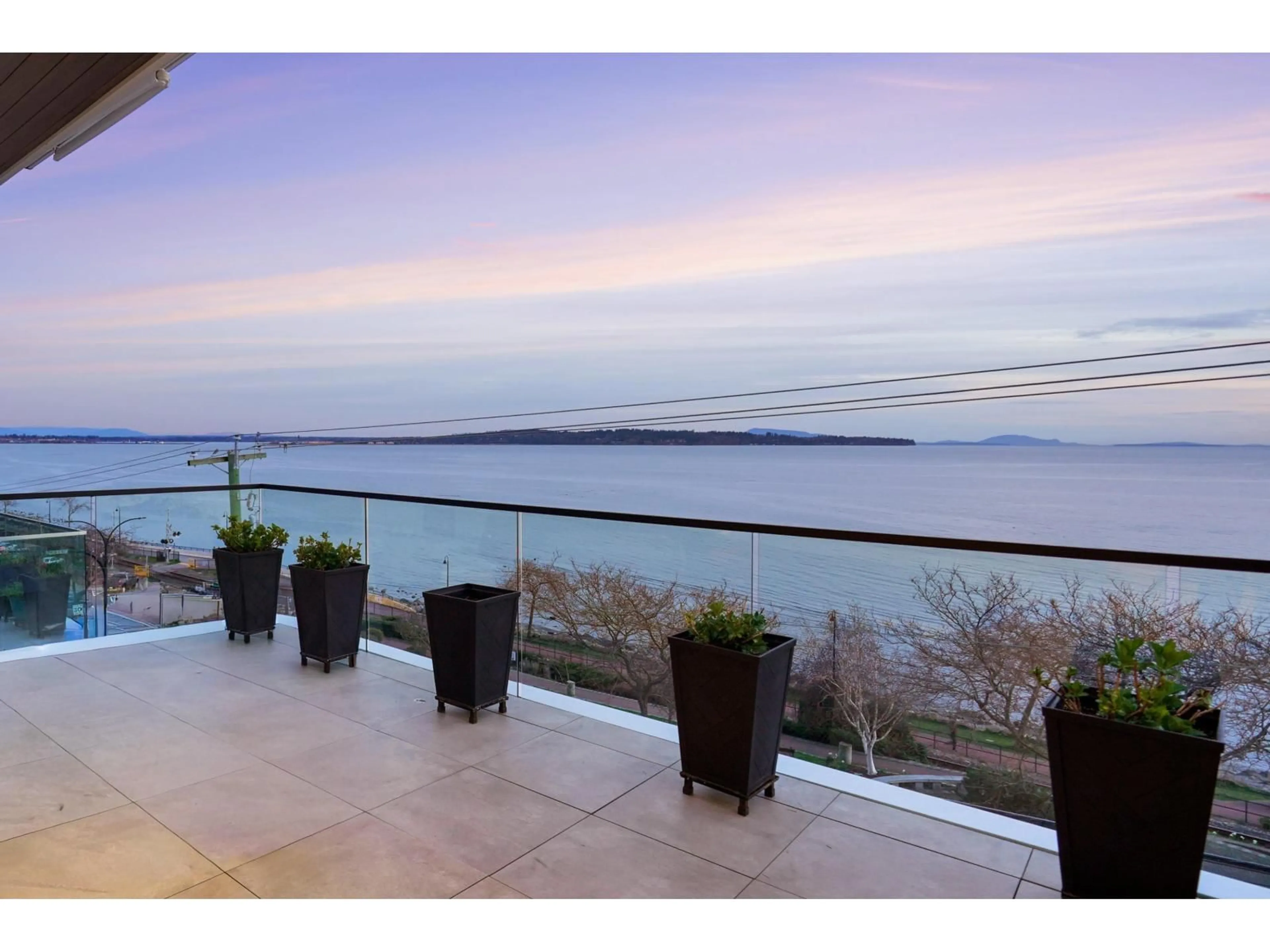 Patio, water/lake/river/ocean view for 15377 MARINE DRIVE, White Rock British Columbia V4B1C8