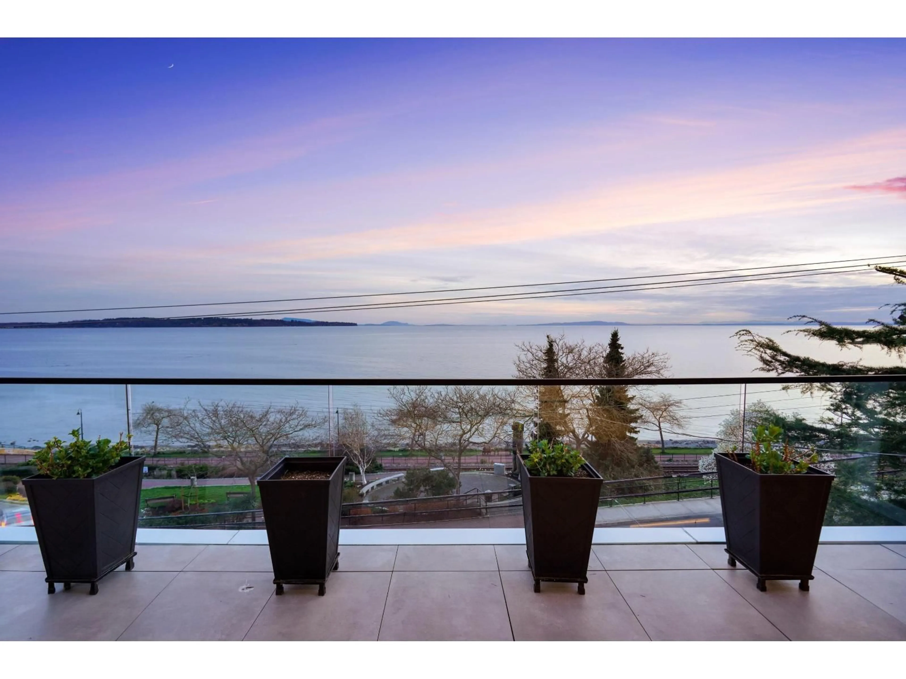 Patio, water/lake/river/ocean view for 15377 MARINE DRIVE, White Rock British Columbia V4B1C8