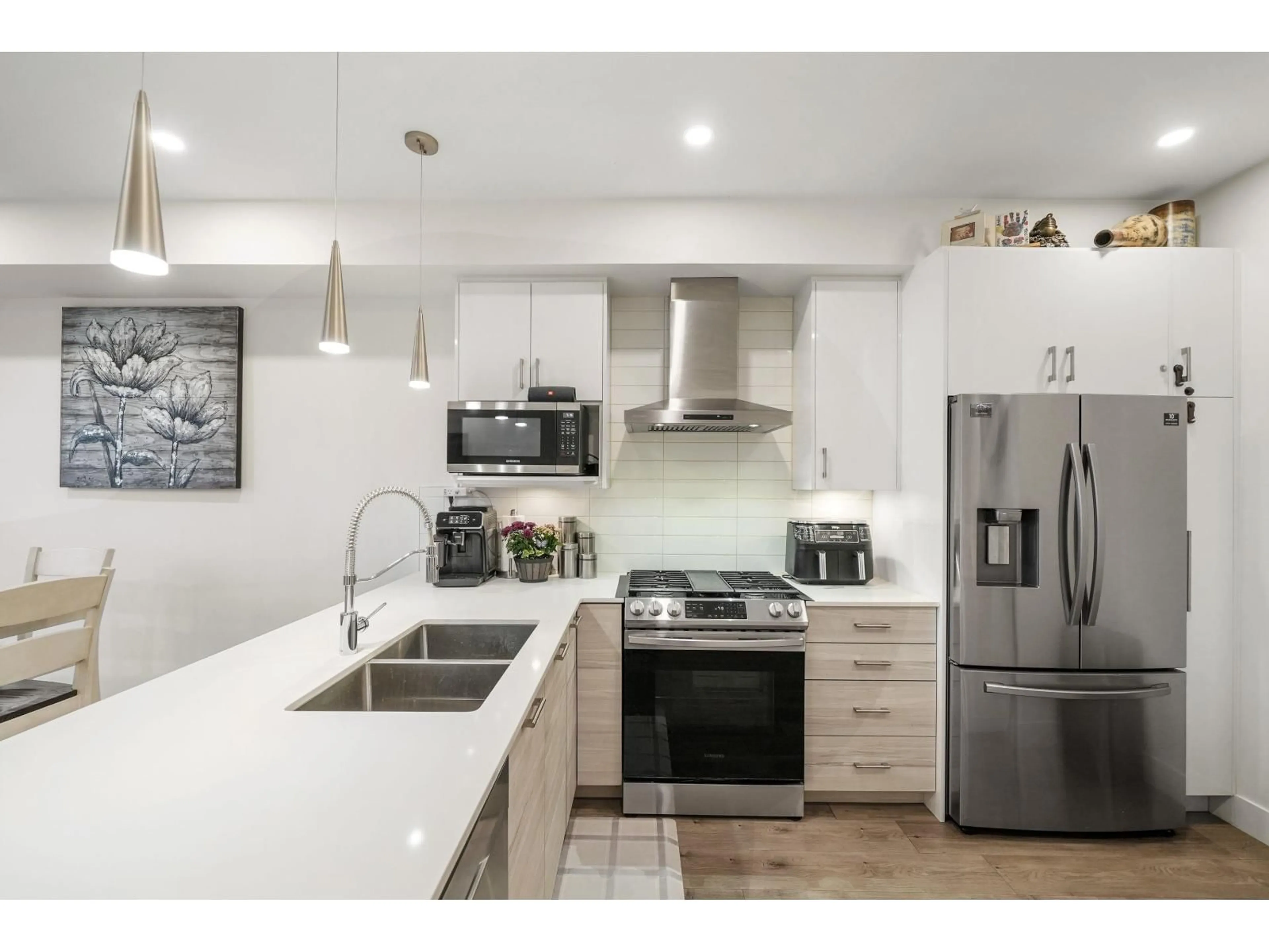 Open concept kitchen, ceramic/tile floor for 9 - 7177 194A STREET, Surrey British Columbia V4N6V6