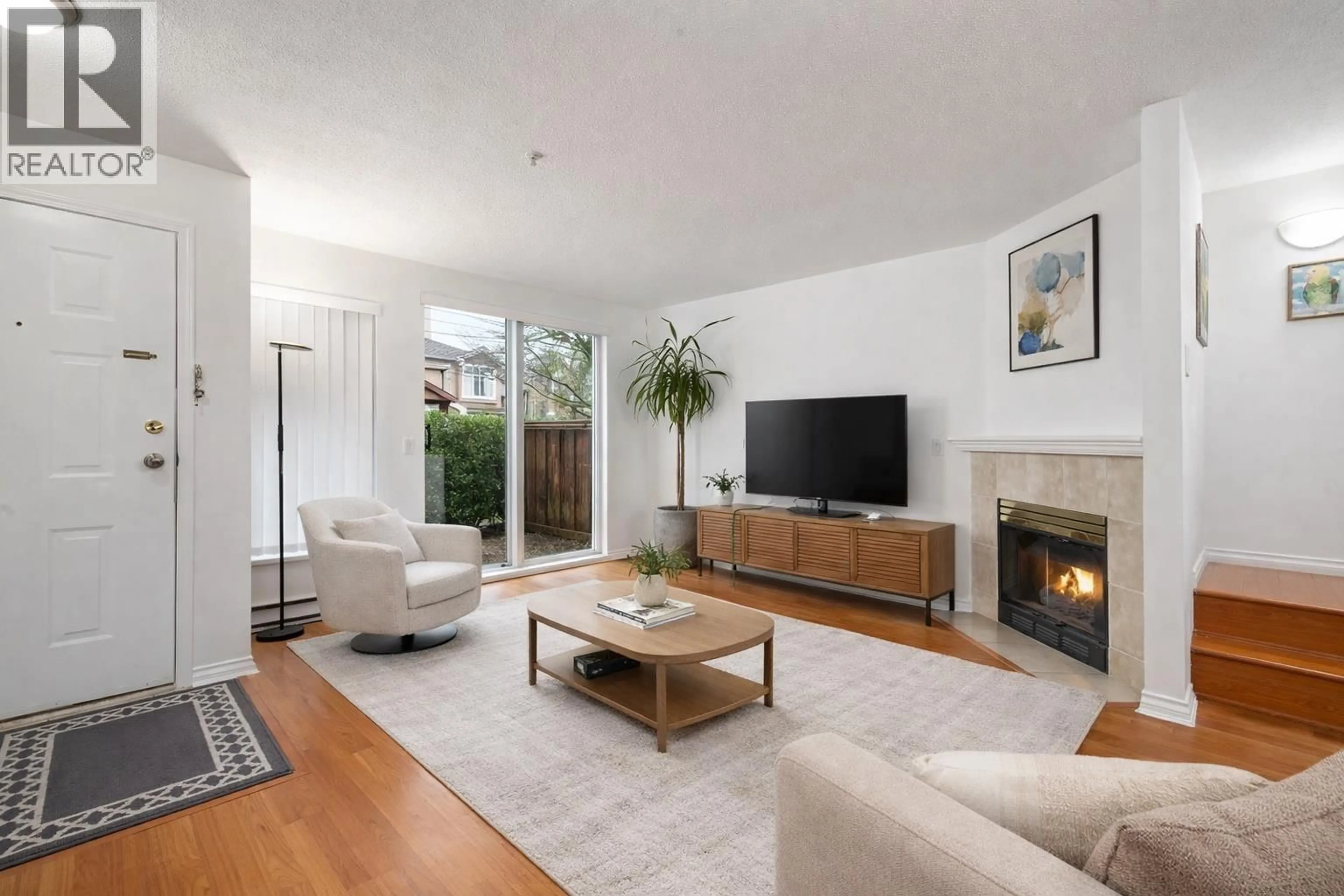 Living room with furniture, unknown for 15 - 3428 ADANAC STREET, Vancouver British Columbia V5K5H5