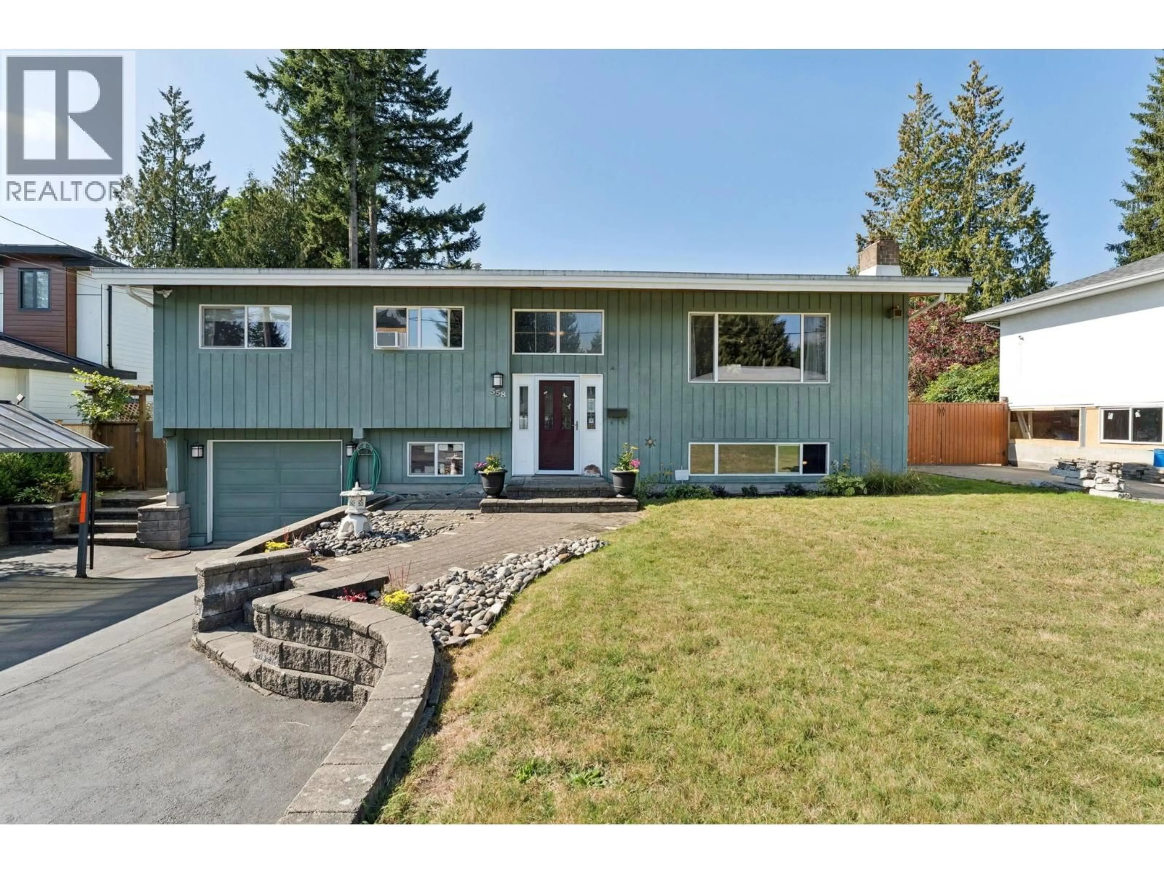 Home with vinyl exterior material, street for 558 DRAYCOTT STREET, Coquitlam British Columbia V3J6M6