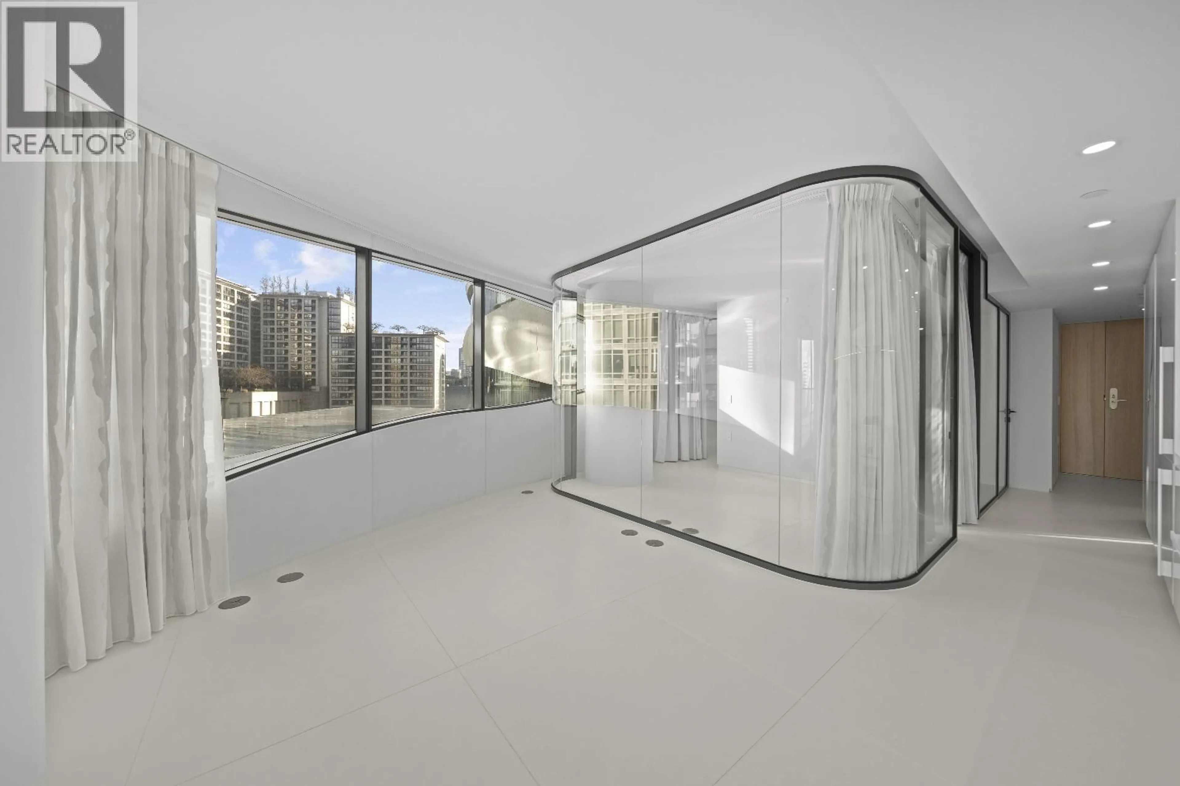 Indoor foyer for 706 - 1033 NELSON STREET, Vancouver British Columbia V6E0E5