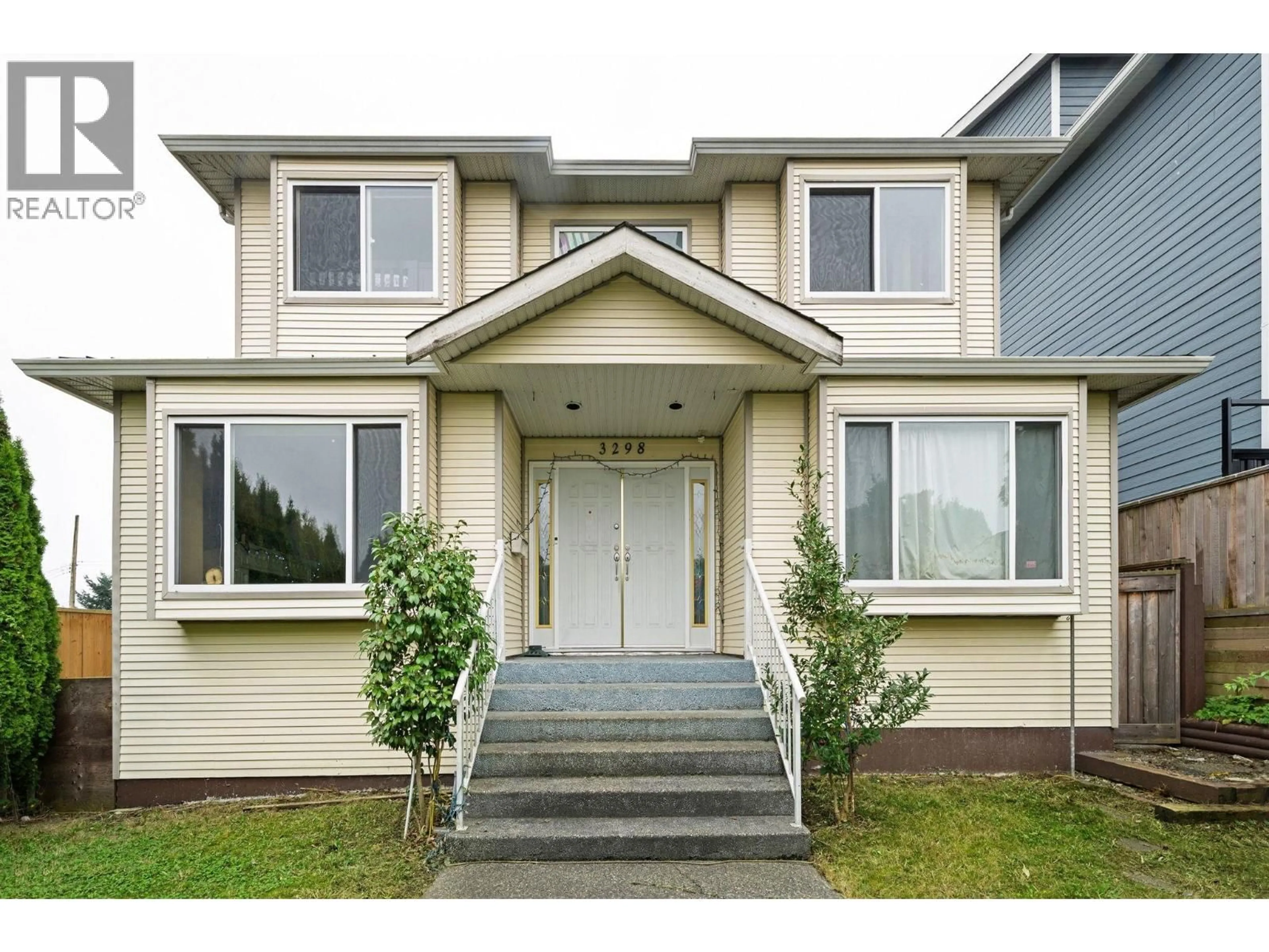 Home with vinyl exterior material, street for 3298 2ND AVENUE, Vancouver British Columbia V5M1G3