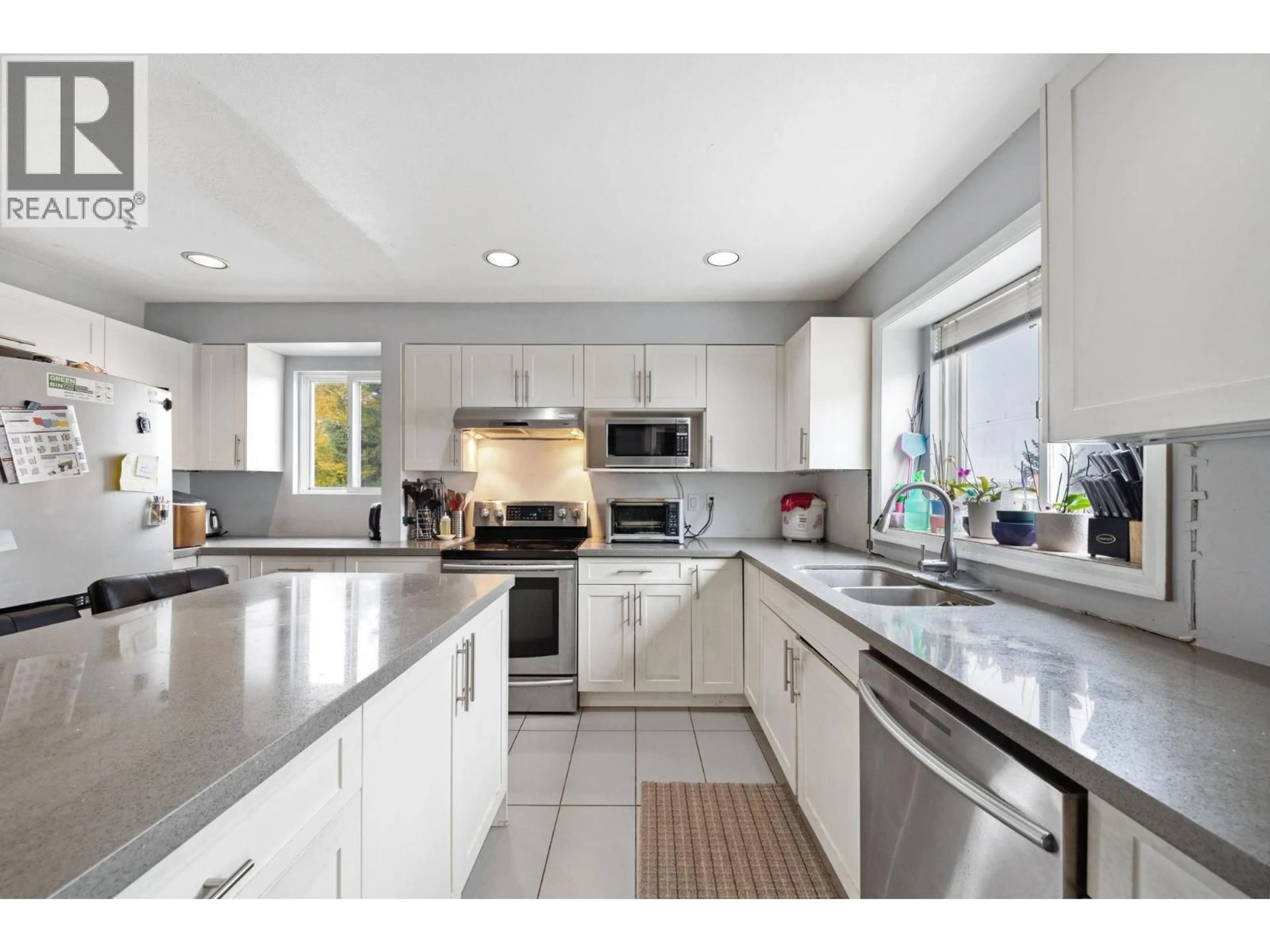 Open concept kitchen, ceramic/tile floor for 3298 2ND AVENUE, Vancouver British Columbia V5M1G3