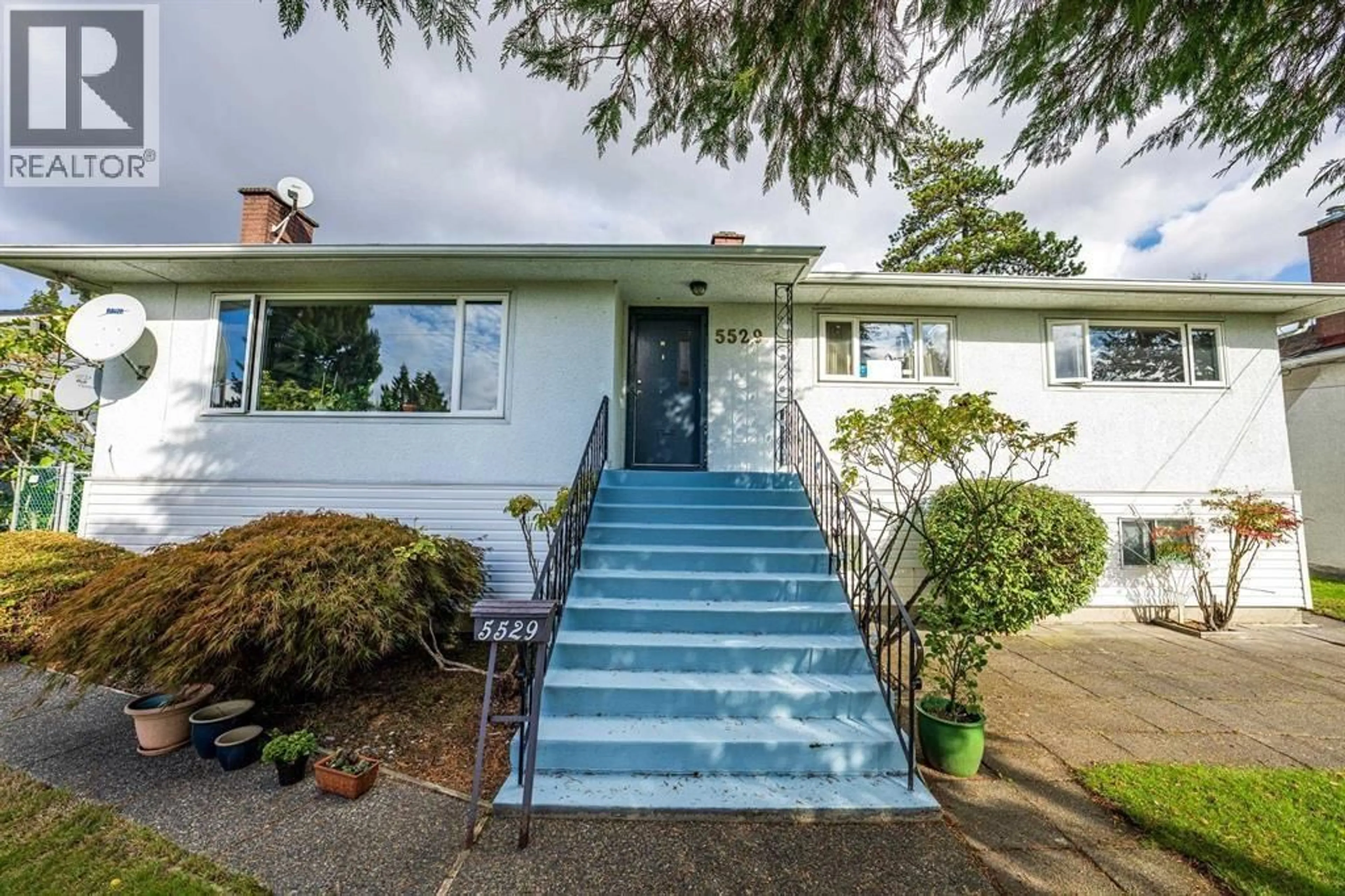 Home with vinyl exterior material, street for 5529 KEITH STREET, Burnaby British Columbia V5J3C4