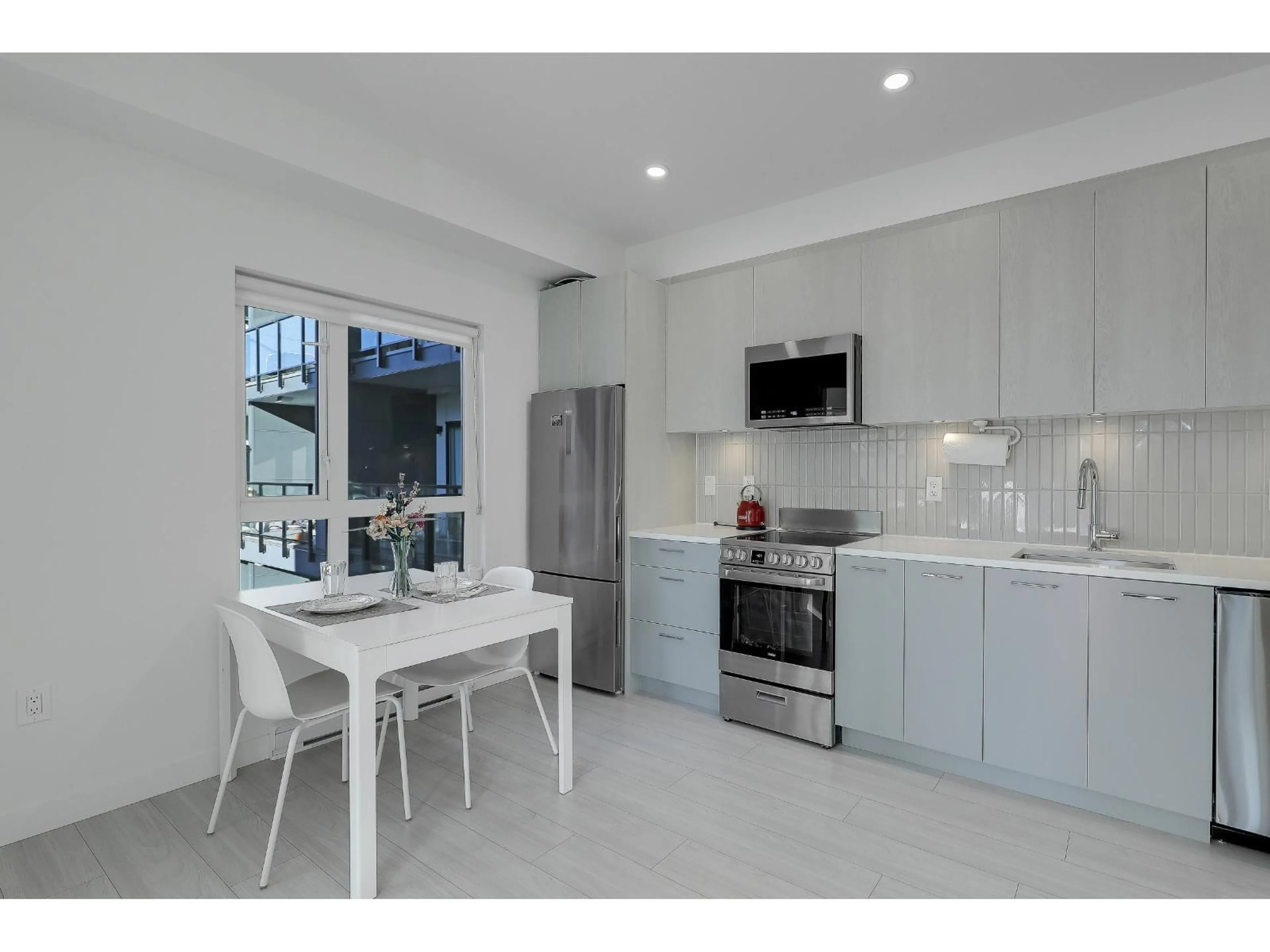Open concept kitchen, ceramic/tile floor for 309 - 10777 138 STREET, Surrey British Columbia V3T0T5