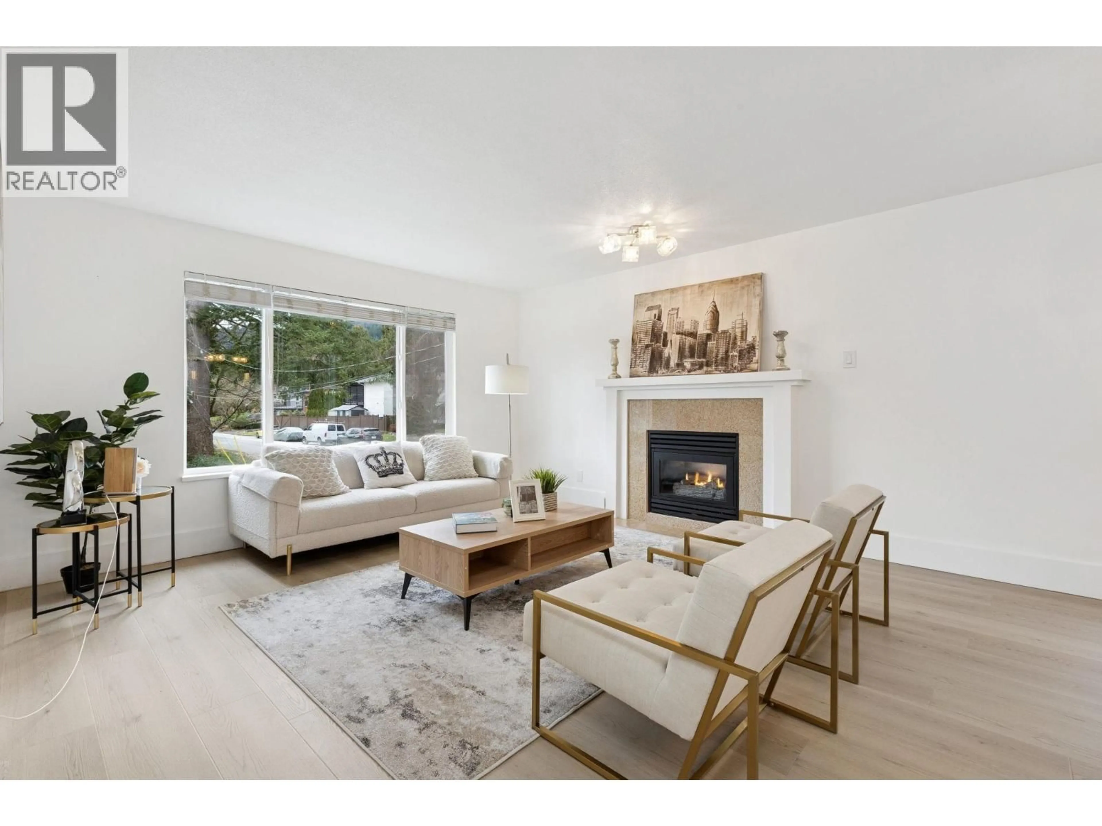 Living room with furniture, wood/laminate floor for 3638 MAGINNIS AVENUE, North Vancouver British Columbia V7K2L6