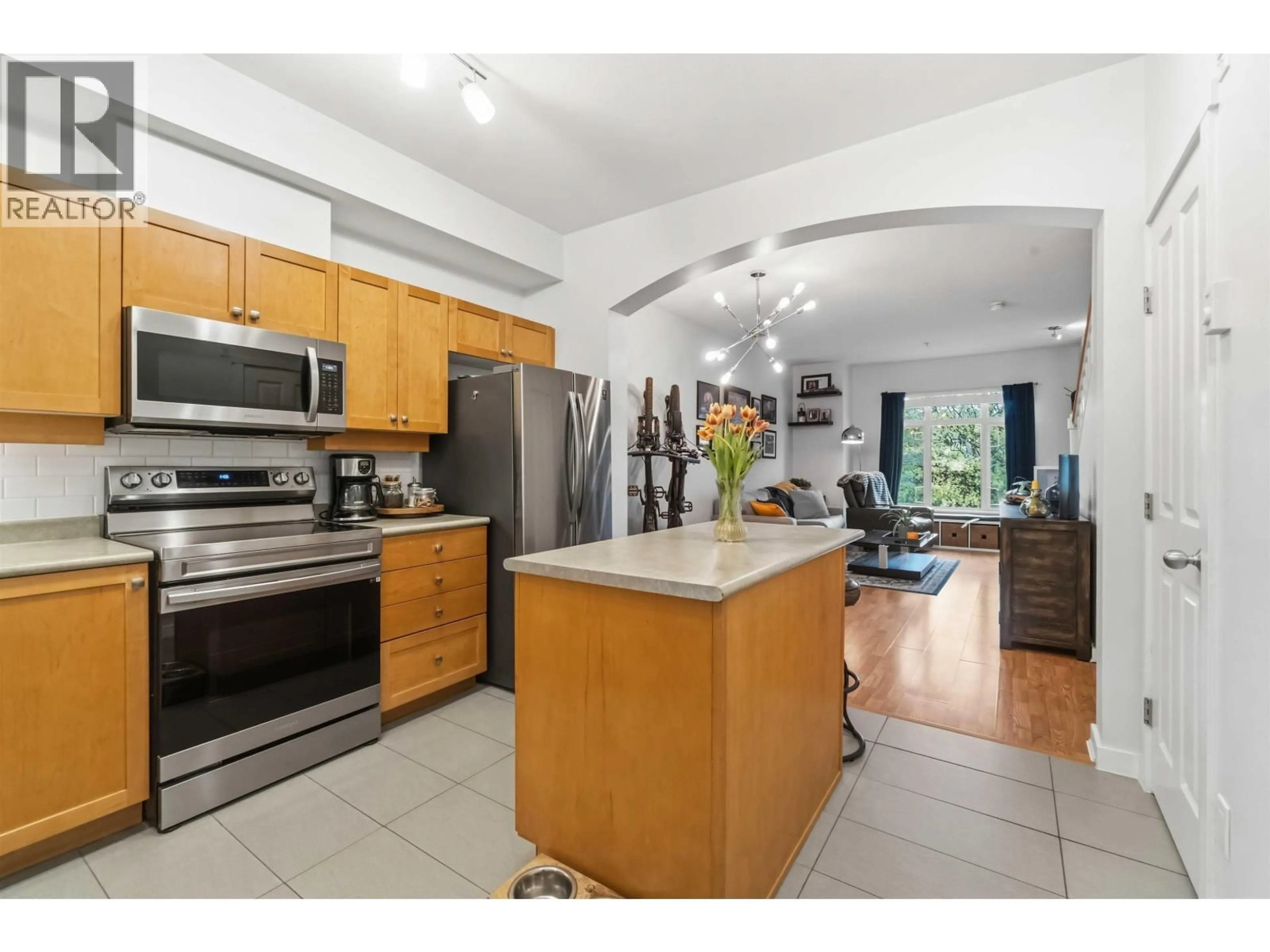 Open concept kitchen, unknown for 222 - 600 PARK CRESCENT, New Westminster British Columbia V3L5W1