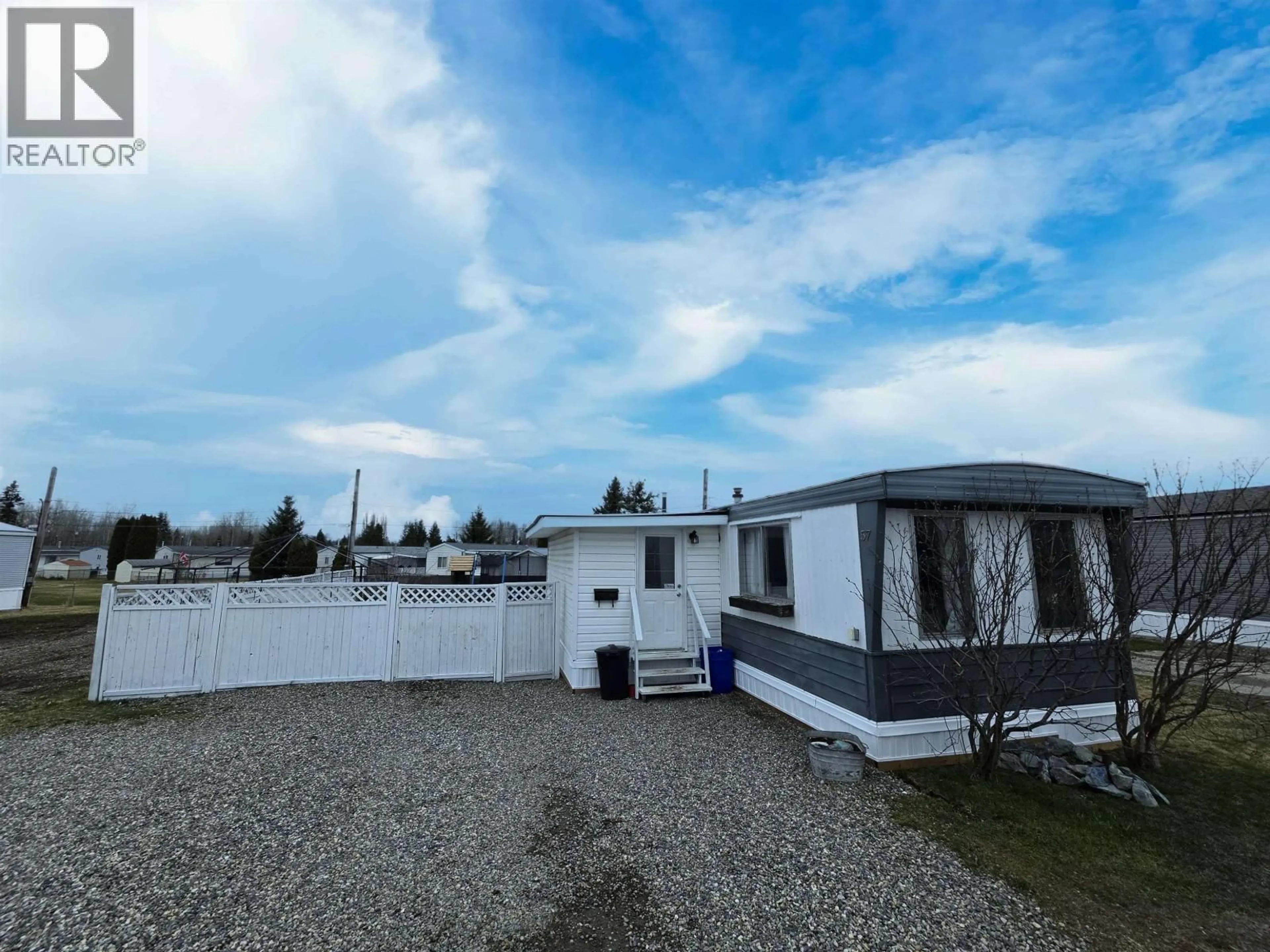 A pic from outside/outdoor area/front of a property/back of a property/a pic from drone, unknown for 57 - 634 ELM STREET, Quesnel British Columbia V2J3X1