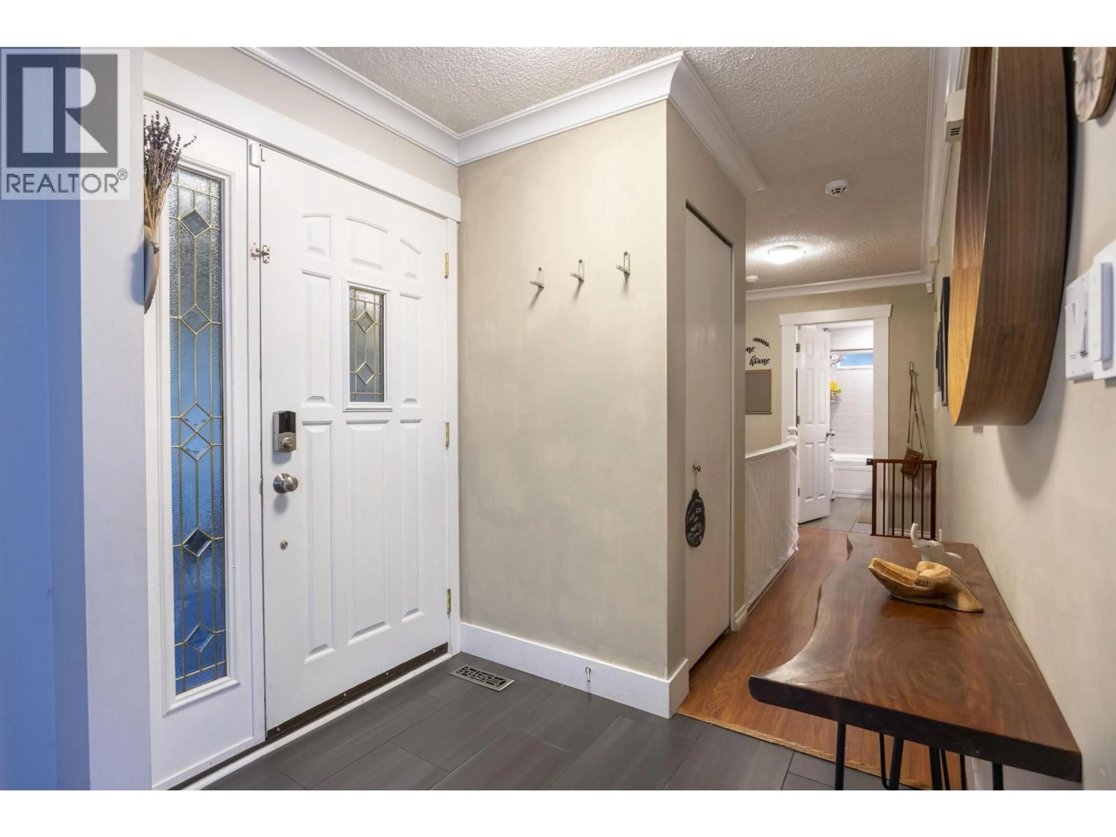 Indoor entryway for 2634 ROGATE AVENUE, Coquitlam British Columbia V3K5S4