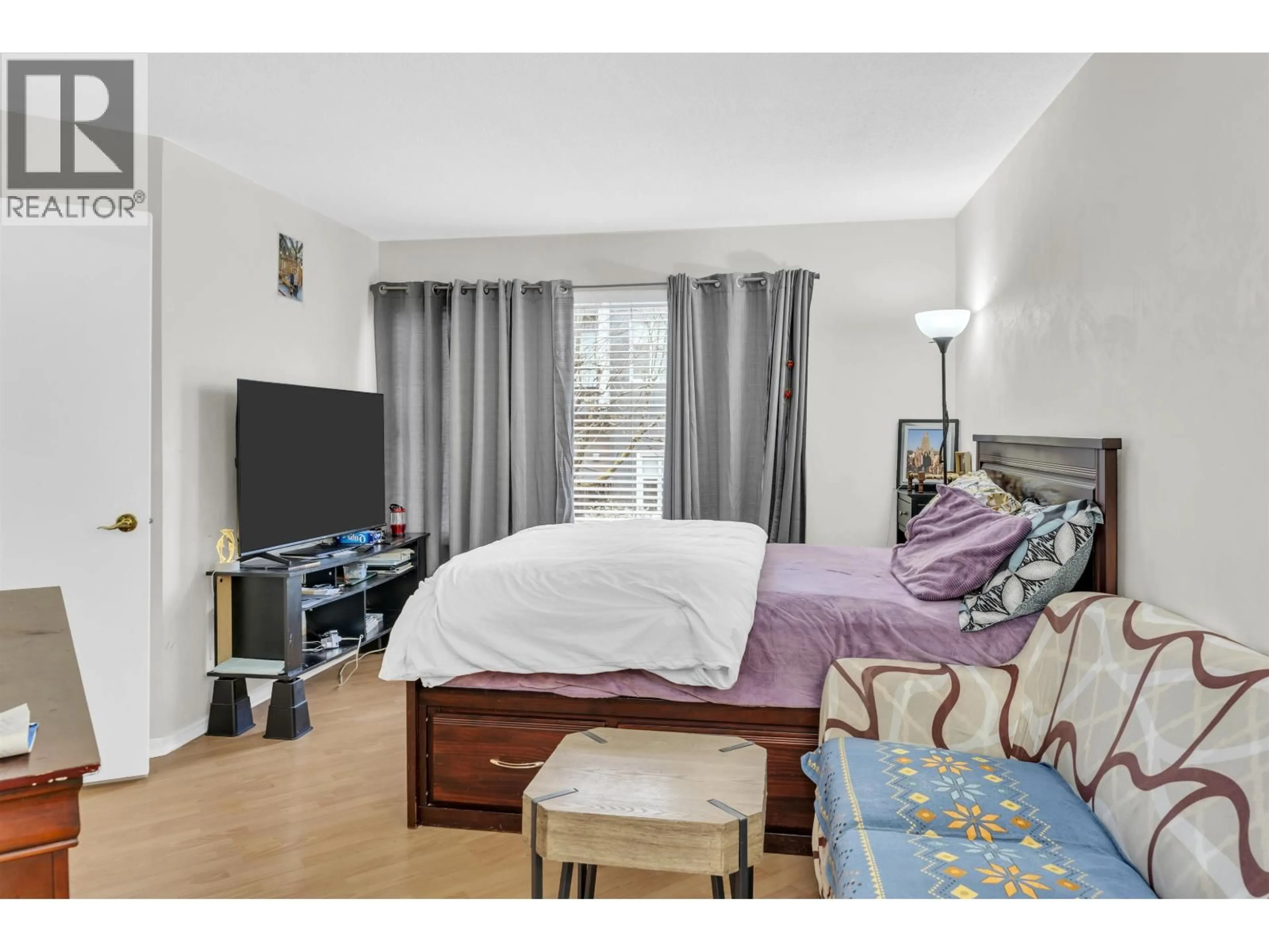 A pic of a room for 212 - 6939 GILLEY AVENUE, Burnaby British Columbia V5J4W8