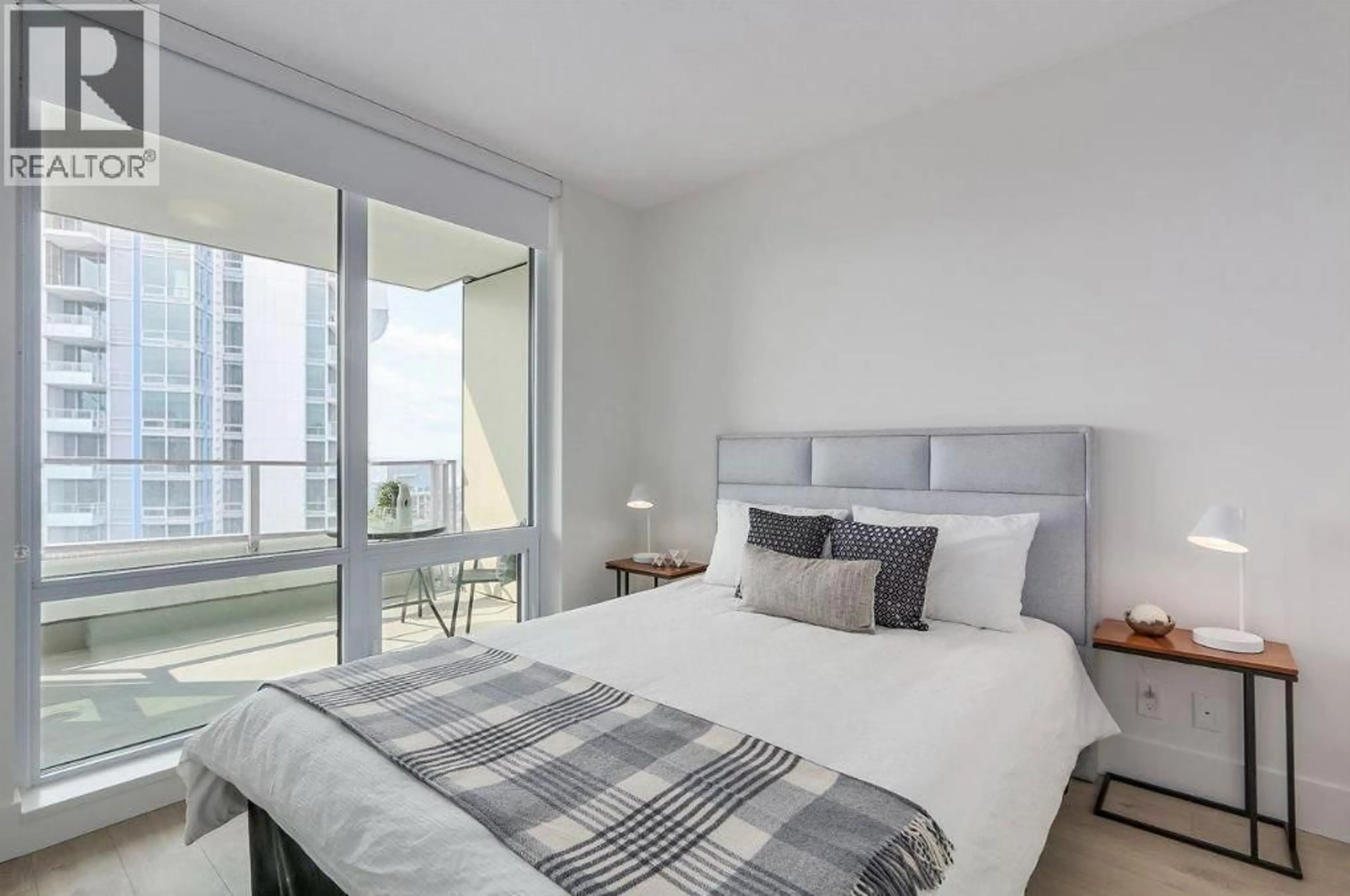 Bedroom with bed, unknown for 1804 - 680 SEYLYNN CRESCENT, North Vancouver British Columbia V7J0B5