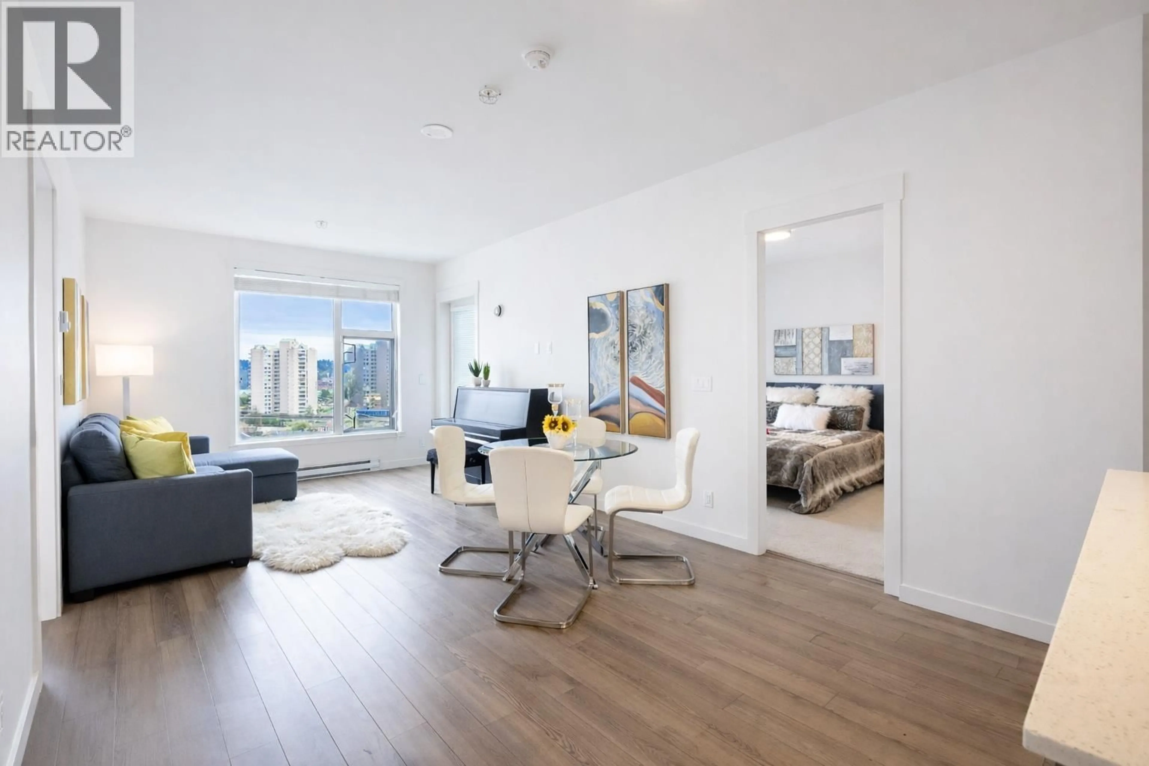 Living room with furniture, wood/laminate floor for 405 - 1012 AUCKLAND STREET, New Westminster British Columbia V3M0M3