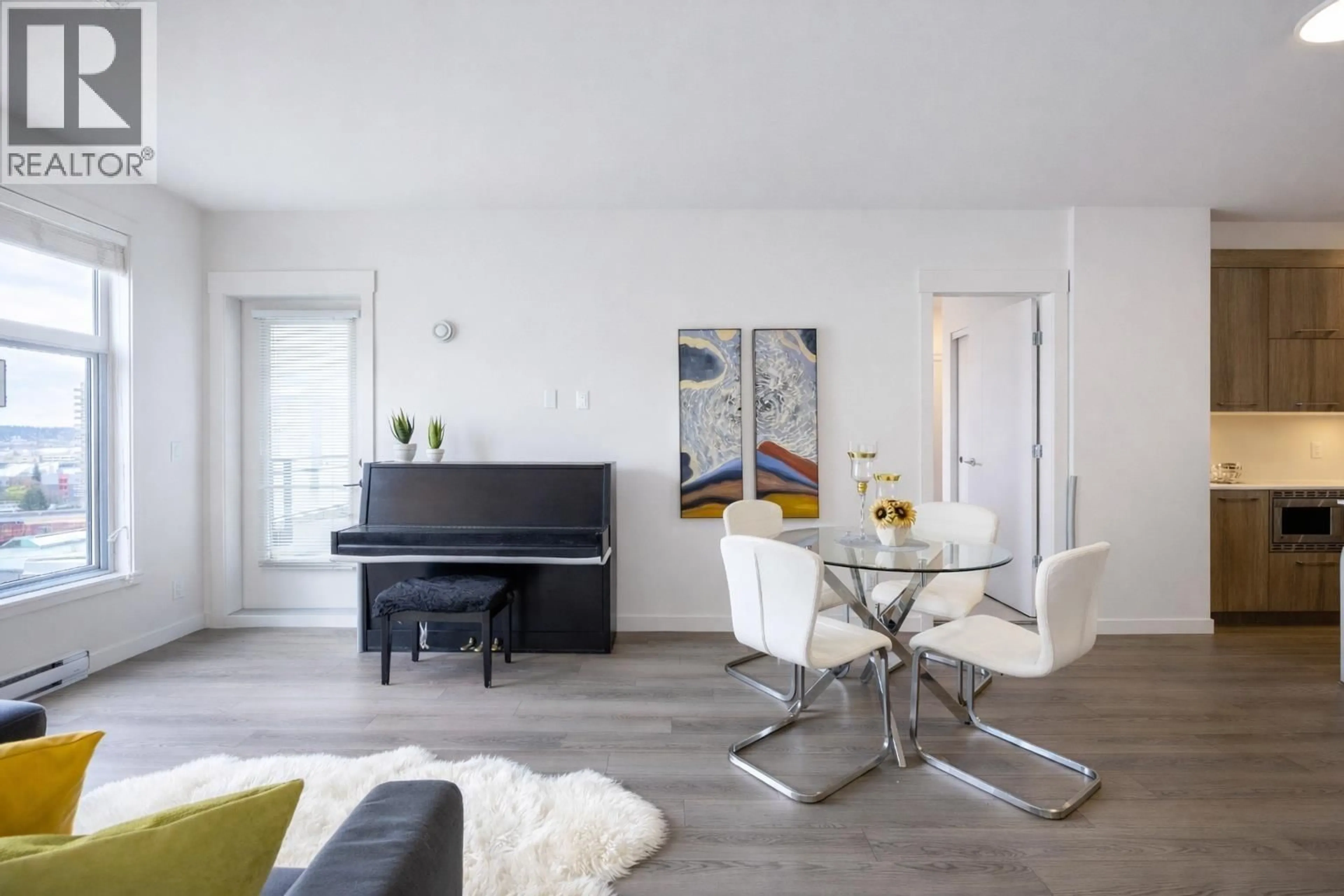 Living room with furniture, wood/laminate floor for 405 - 1012 AUCKLAND STREET, New Westminster British Columbia V3M0M3