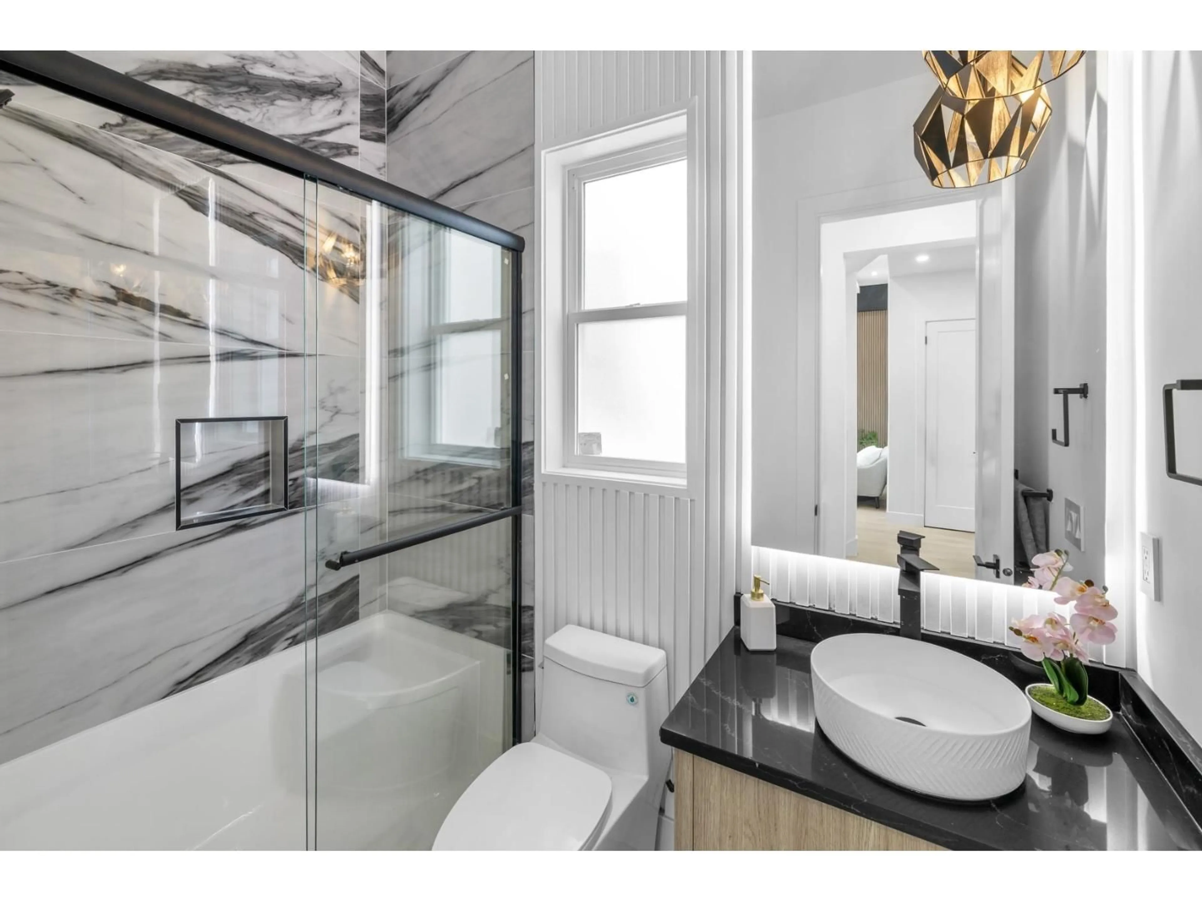 Contemporary bathroom, ceramic/tile floor for 14785 68A AVENUE, Surrey British Columbia V3S3C9