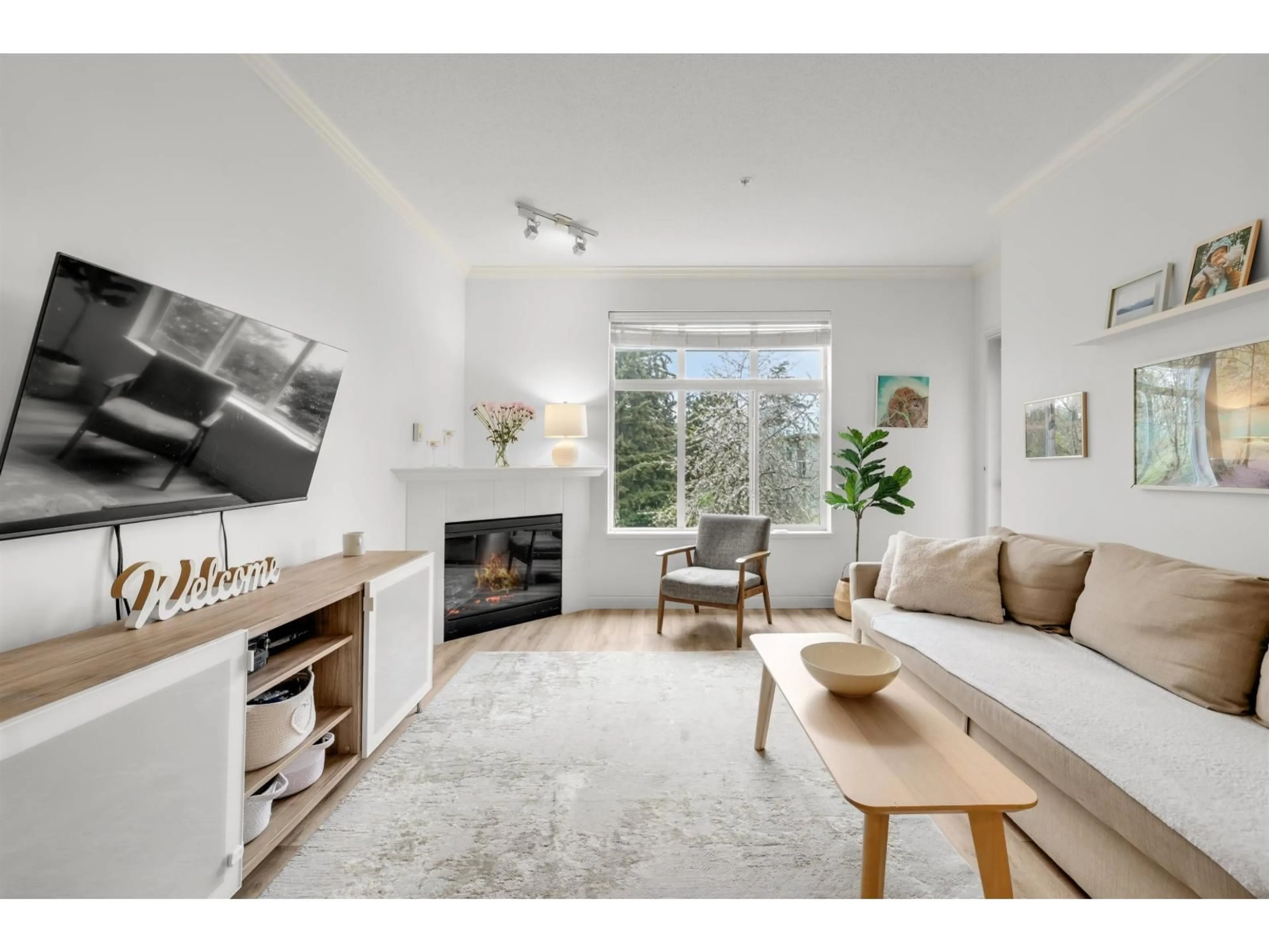 Living room with furniture, unknown for 206 - 15323 17A AVENUE, Surrey British Columbia V4A1V4