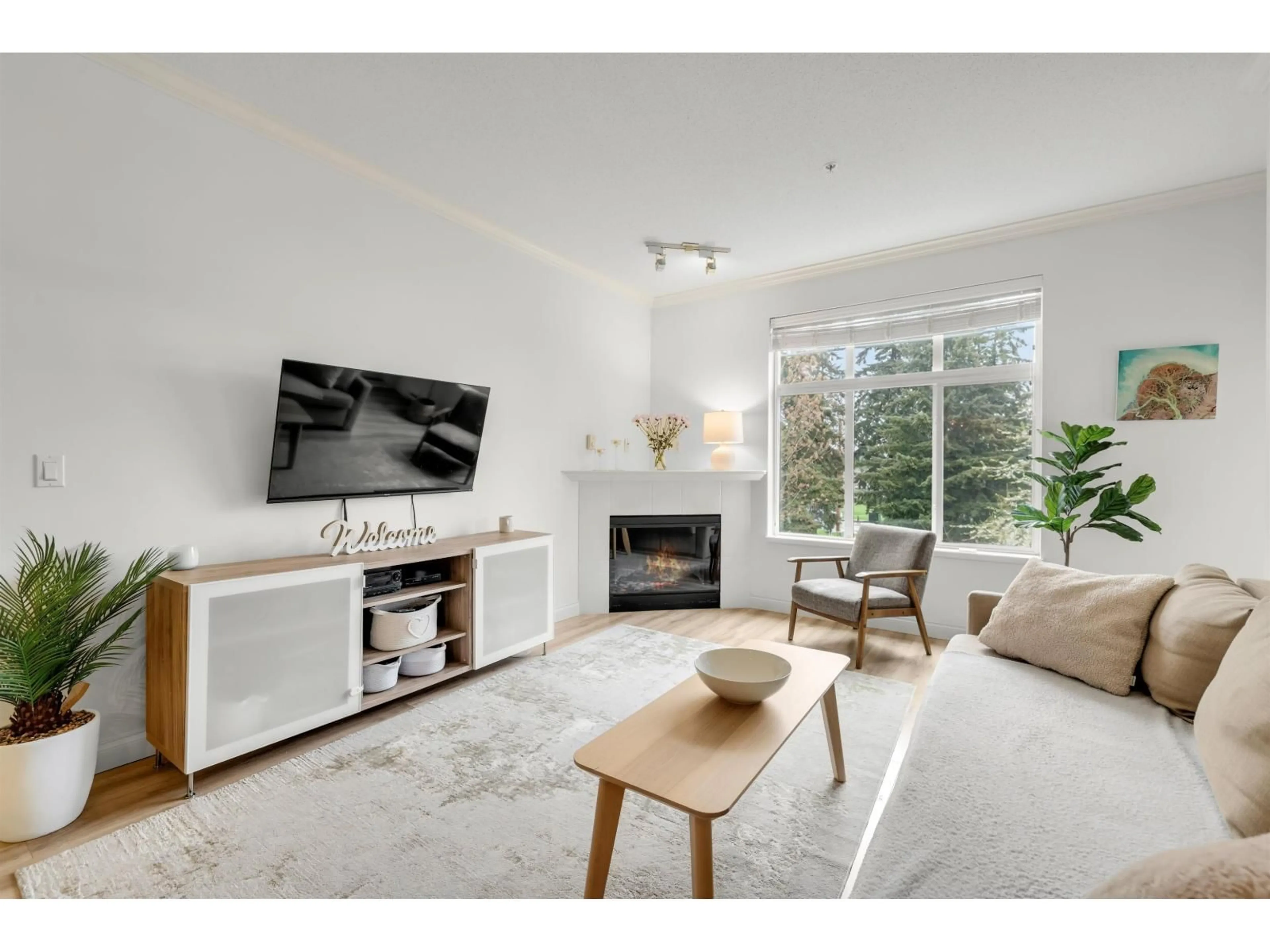 Living room with furniture, unknown for 206 - 15323 17A AVENUE, Surrey British Columbia V4A1V4