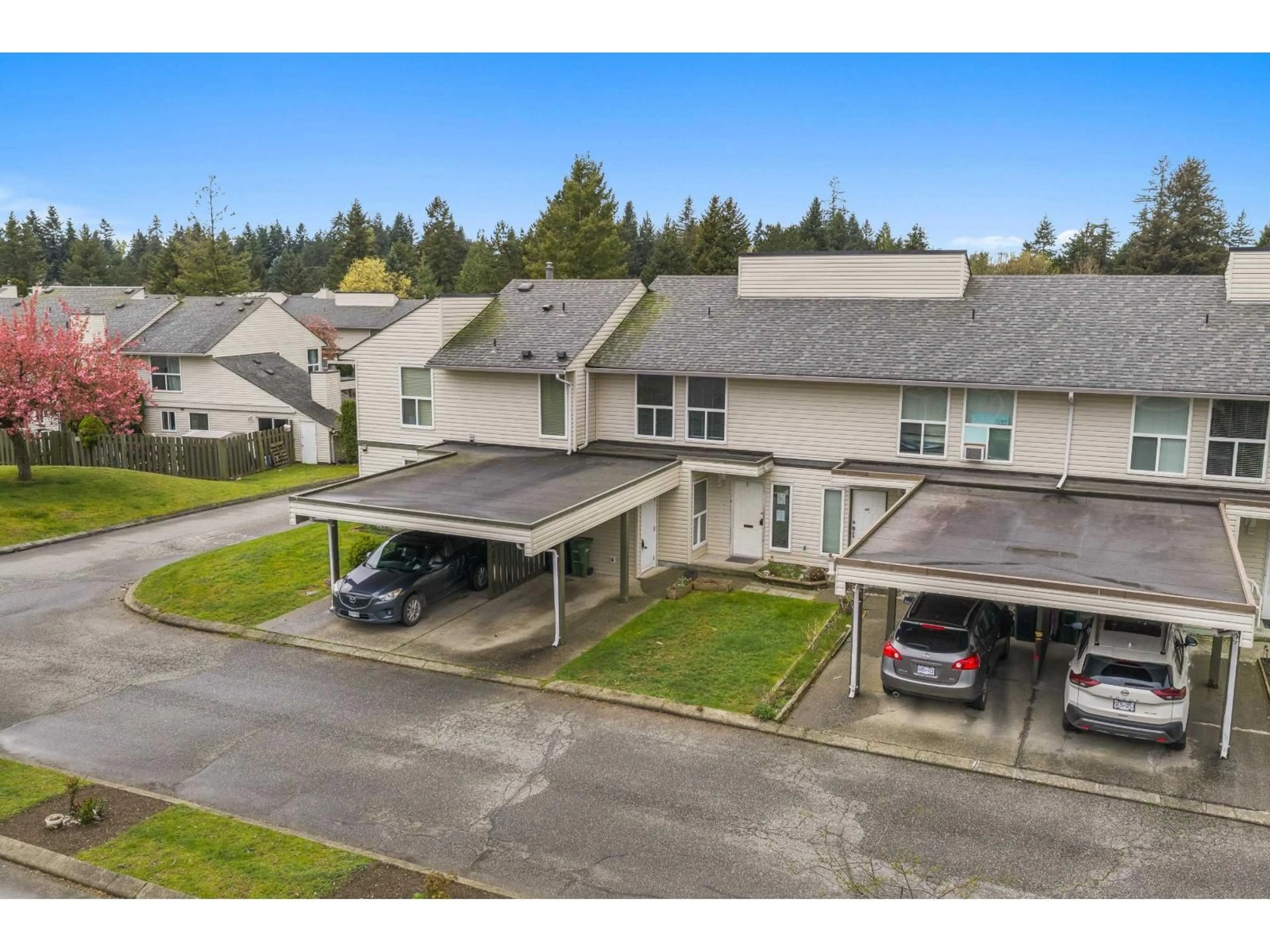 A pic from outside/outdoor area/front of a property/back of a property/a pic from drone, unknown for 152 - 32550 MACLURE ROAD, Abbotsford British Columbia V2T4N3