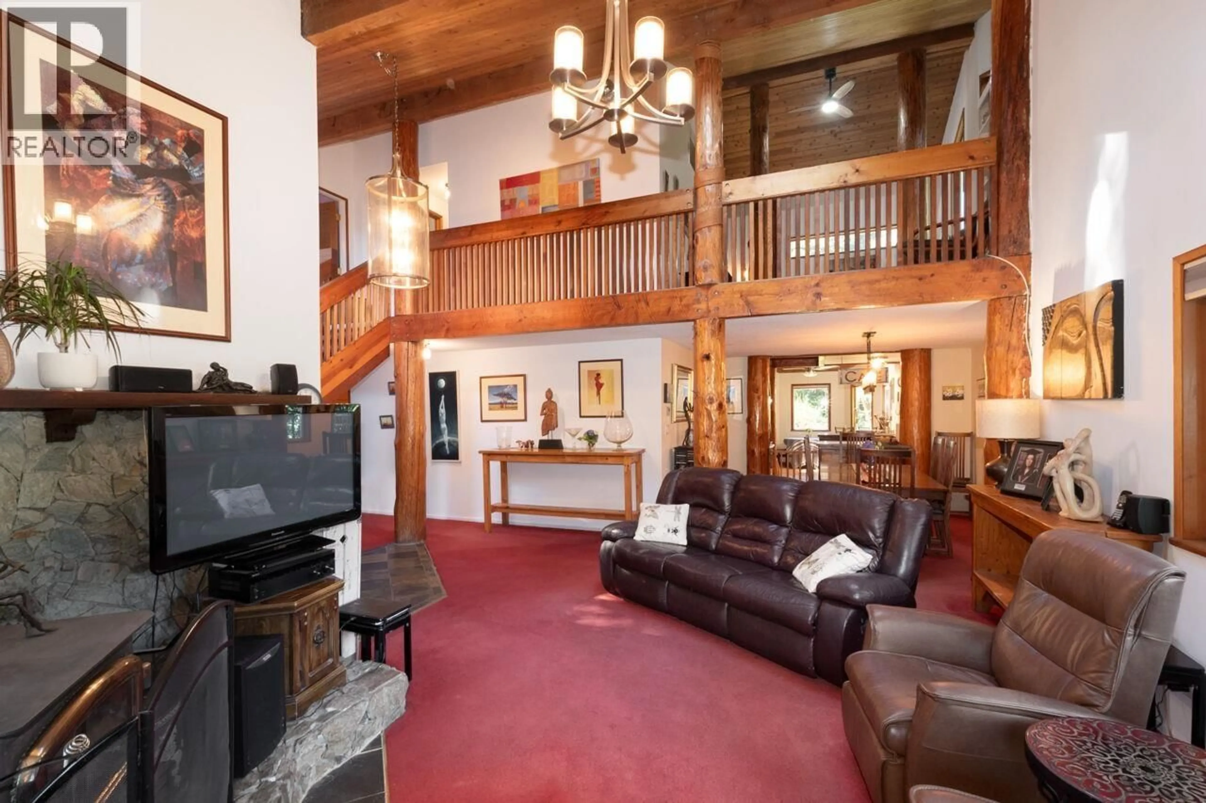 Lobby for 574 COWAN ROAD, Bowen Island British Columbia V0N1G2