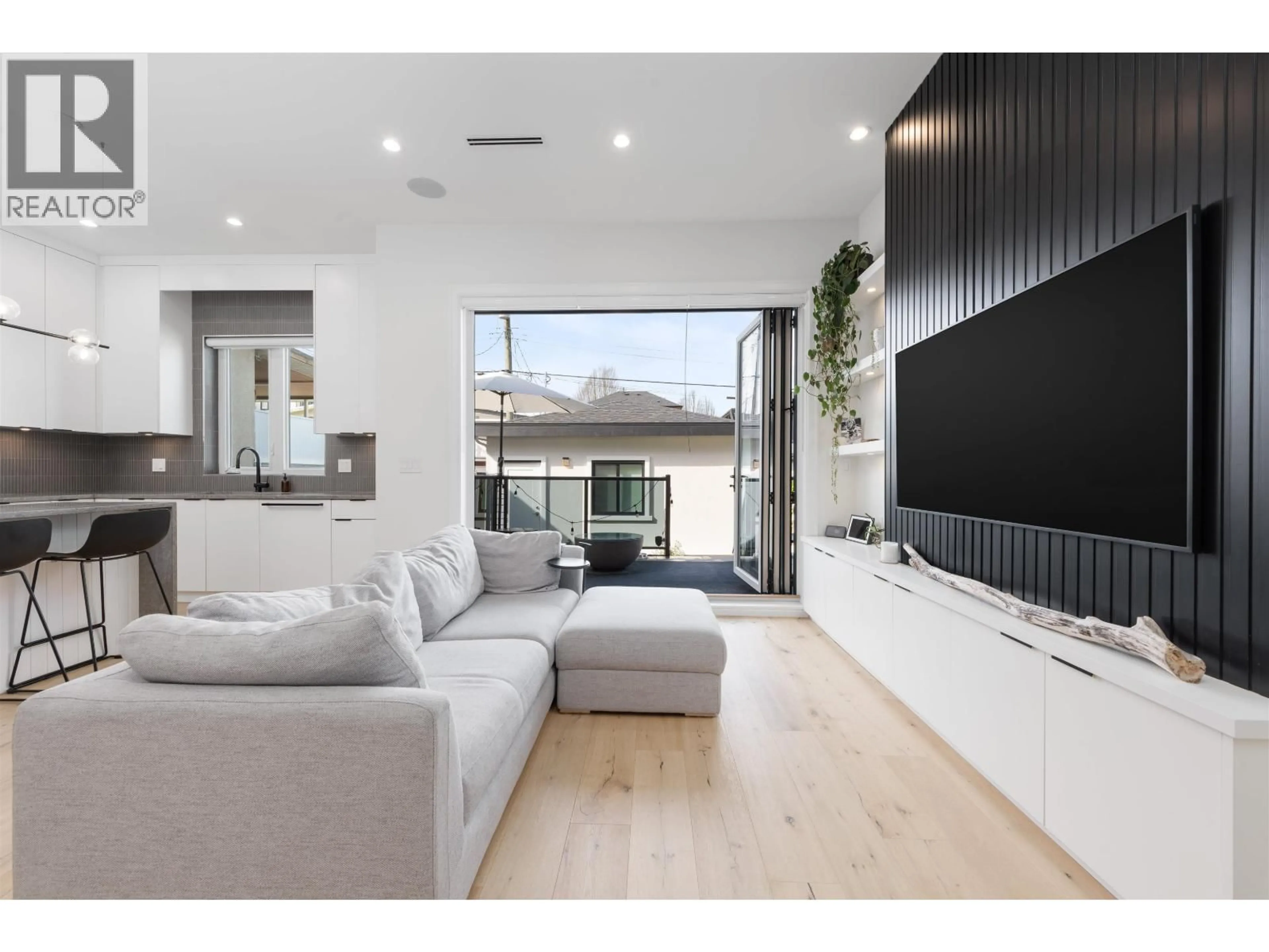 Unknown for 5059 SHERBROOKE STREET, Vancouver British Columbia V5W3M1