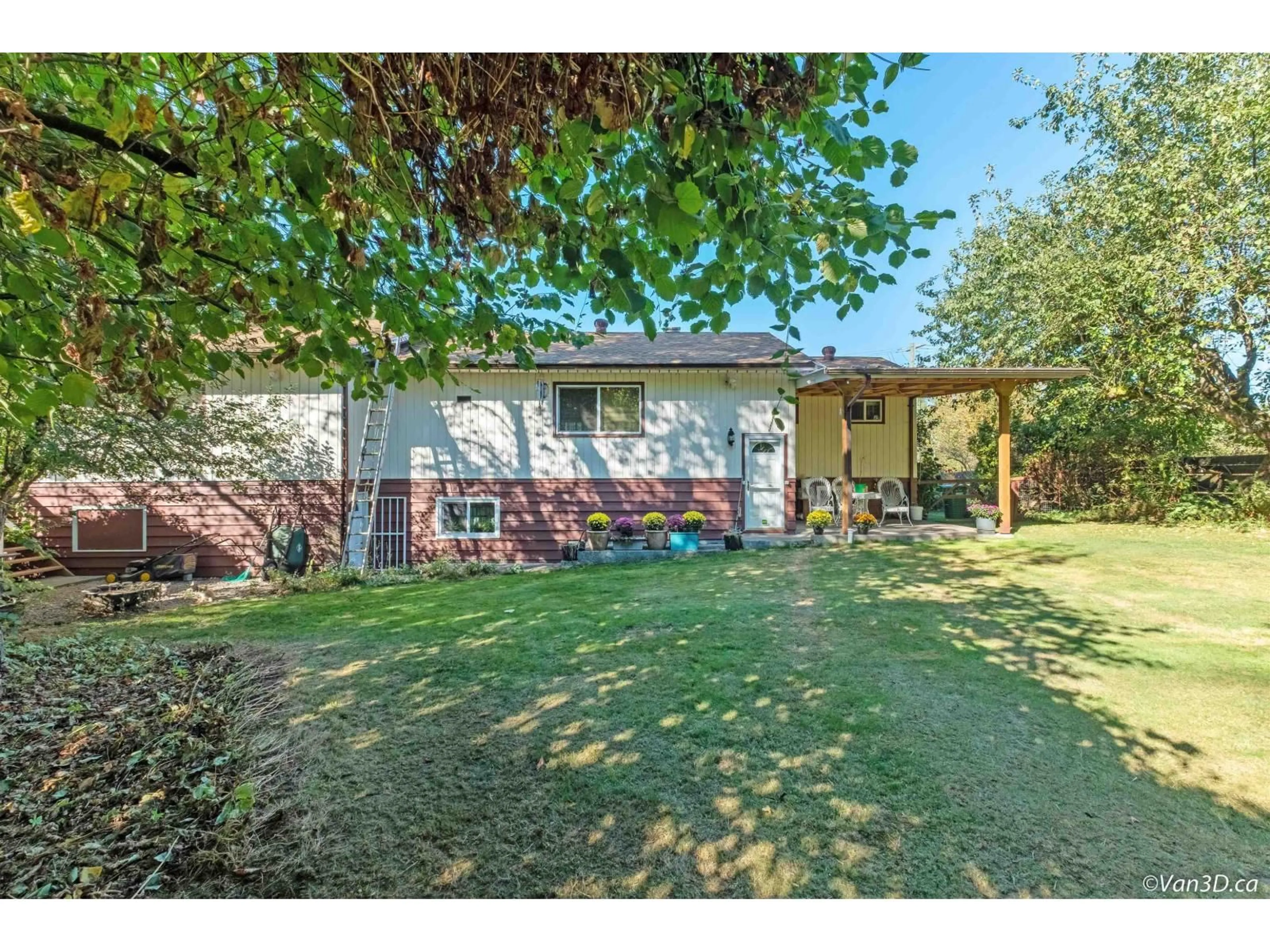 A pic from outside/outdoor area/front of a property/back of a property/a pic from drone, street for 28762 TOWNSHIPLINE ROAD, Abbotsford British Columbia V4X1P1