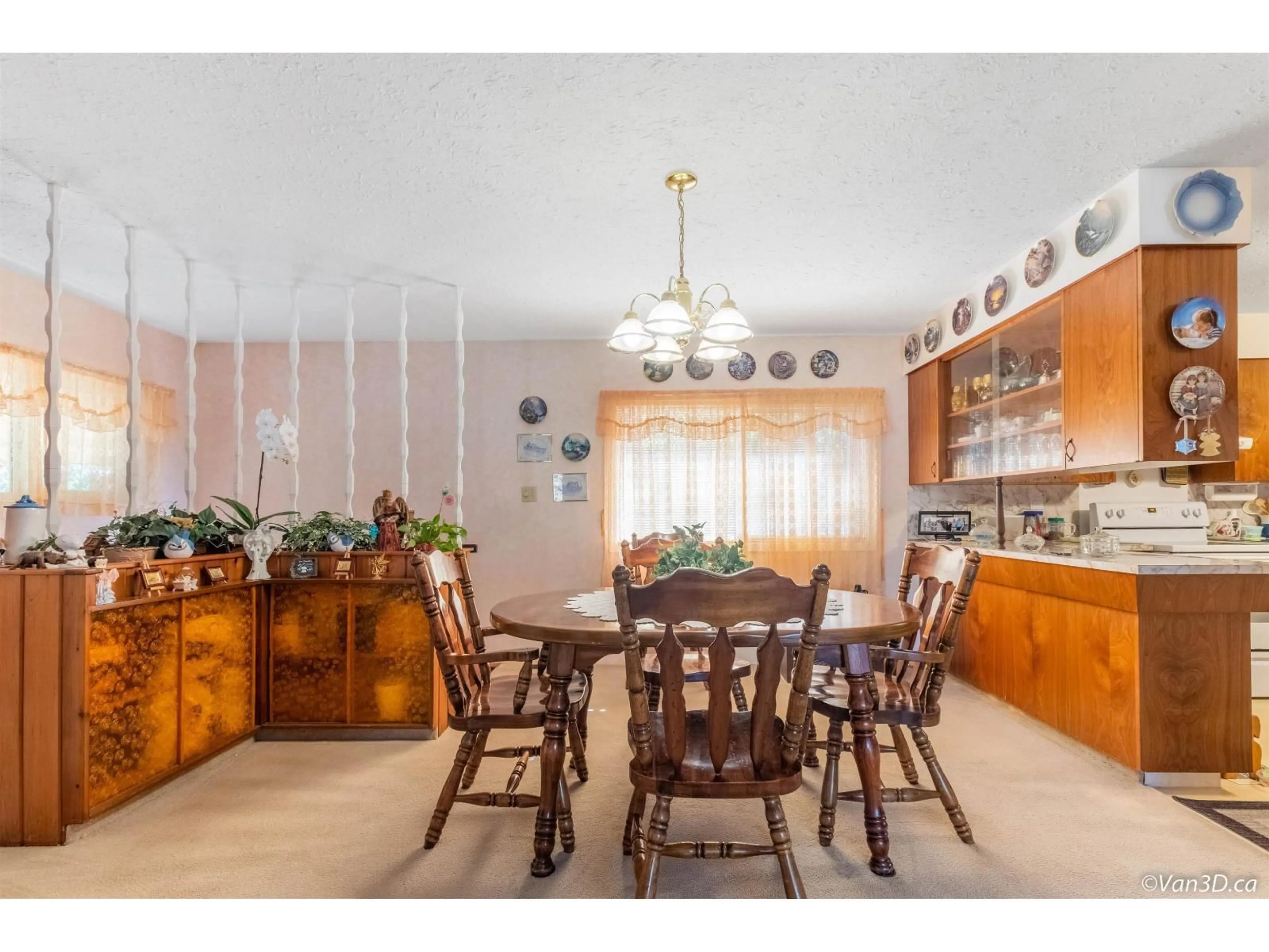 Dining room, wood/laminate floor for 28762 TOWNSHIPLINE ROAD, Abbotsford British Columbia V4X1P1