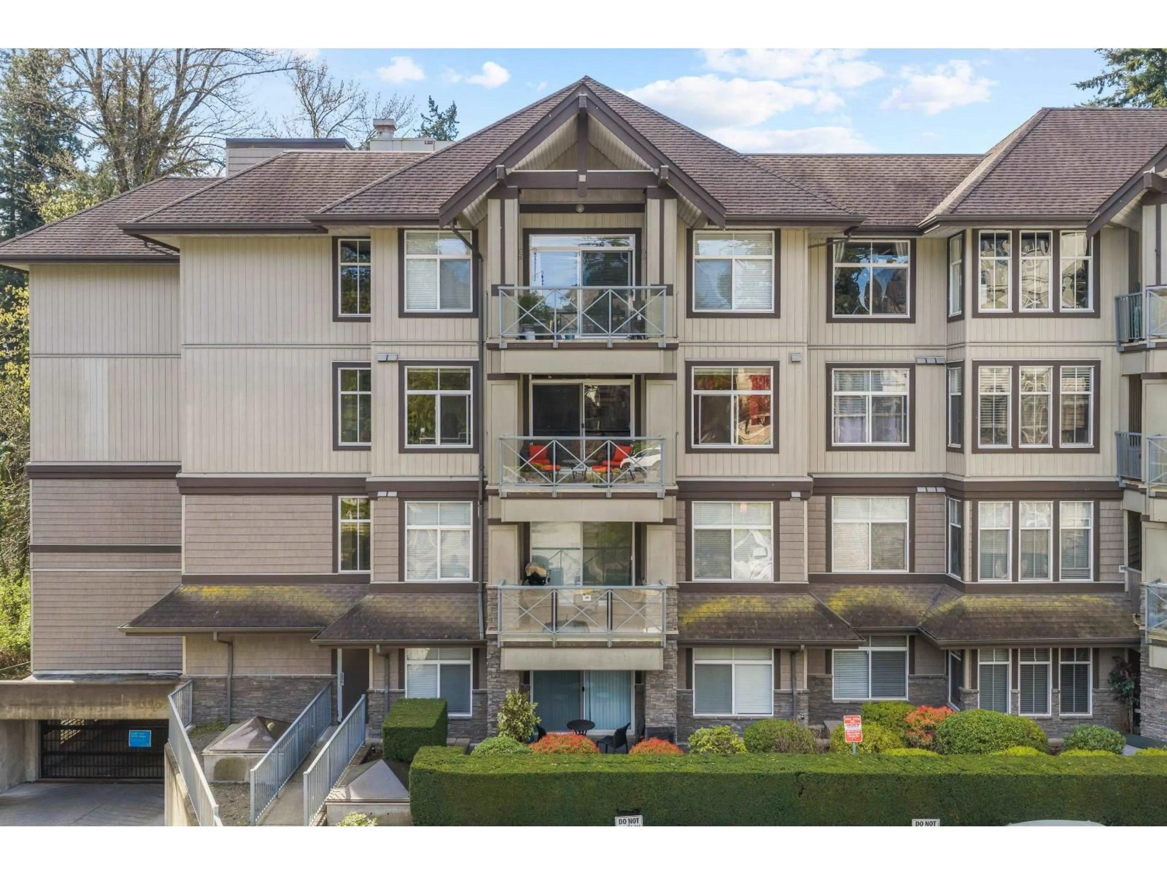 A pic from outside/outdoor area/front of a property/back of a property/a pic from drone, mountain view for 315 - 33318 E BOURQUIN CRESCENT, Abbotsford British Columbia V2S0A6