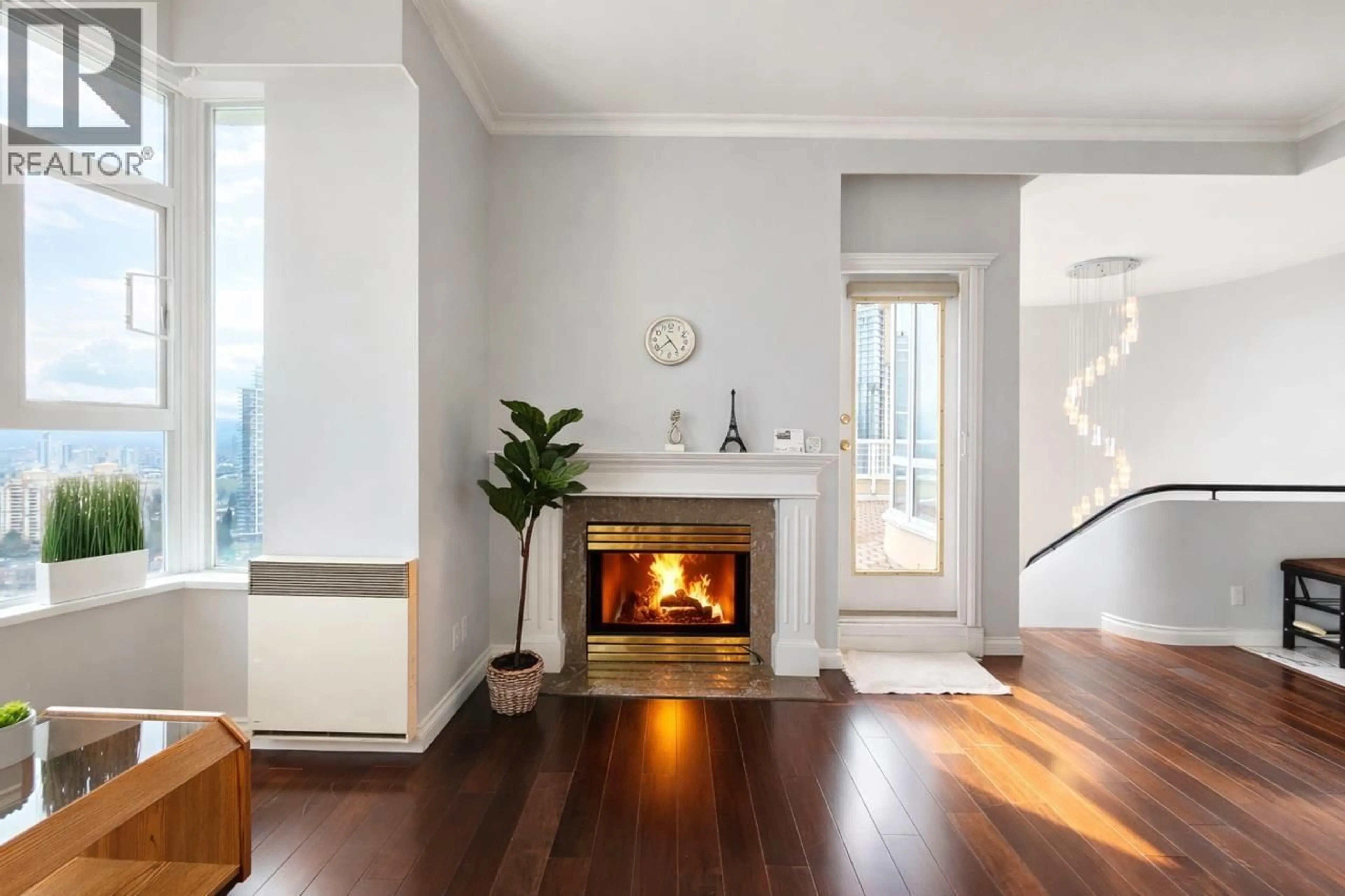 Indoor foyer for 2500 - 6521 BONSOR AVENUE, Burnaby British Columbia V5H4N3