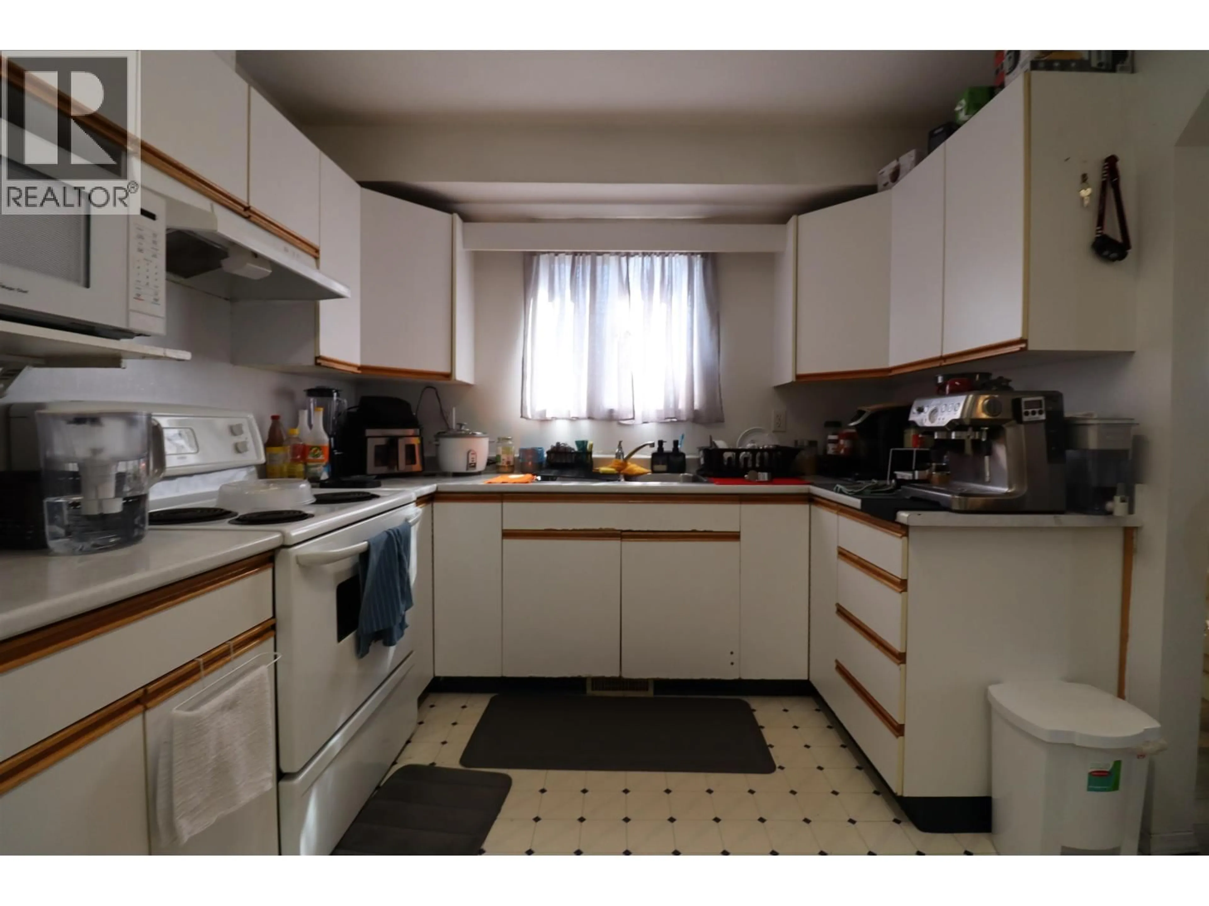 Standard kitchen, unknown for 1934 SPRUCE STREET, Prince George British Columbia V2L2R4