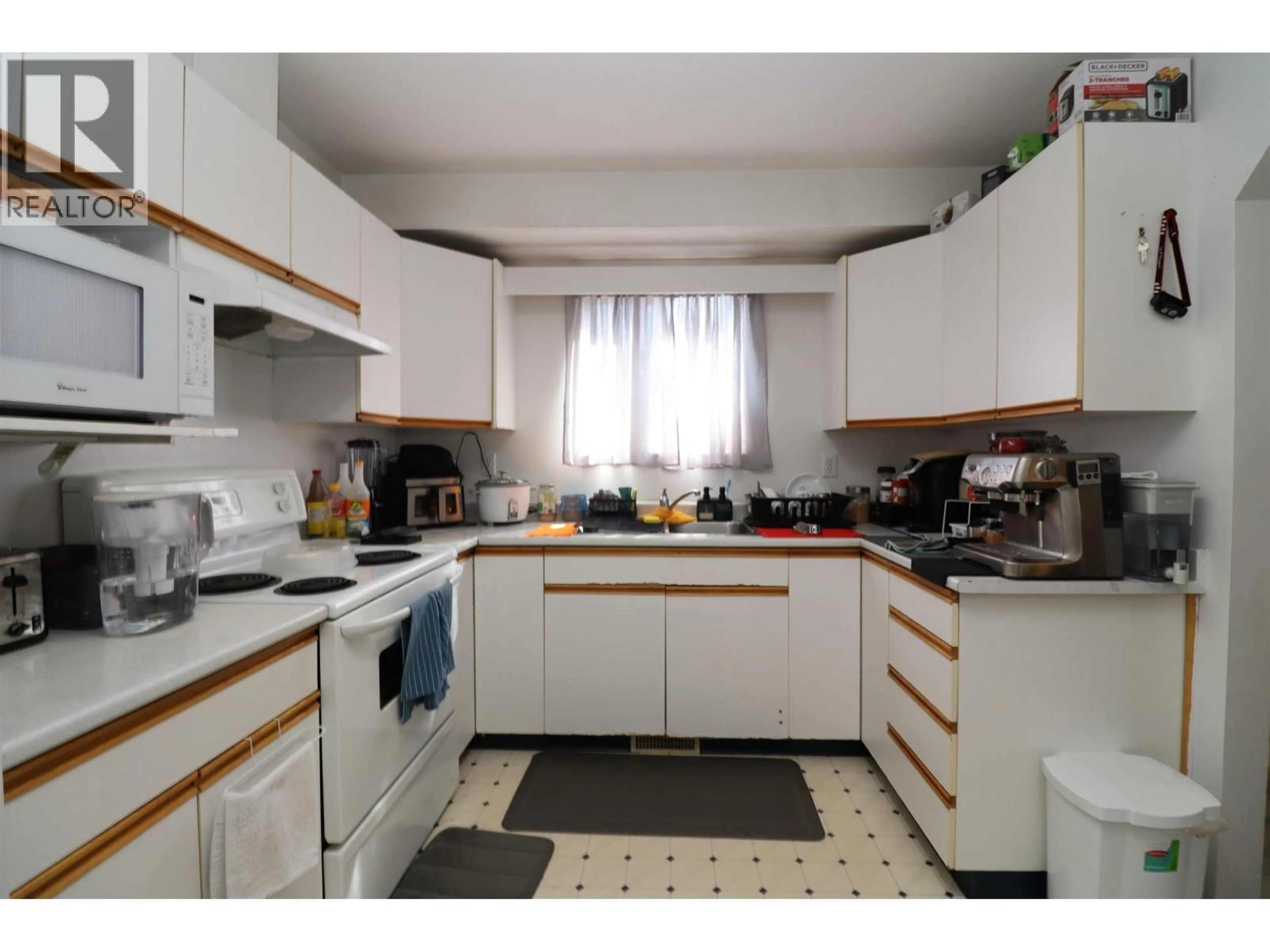 Standard kitchen, unknown for 1934 SPRUCE STREET, Prince George British Columbia V2L2R4