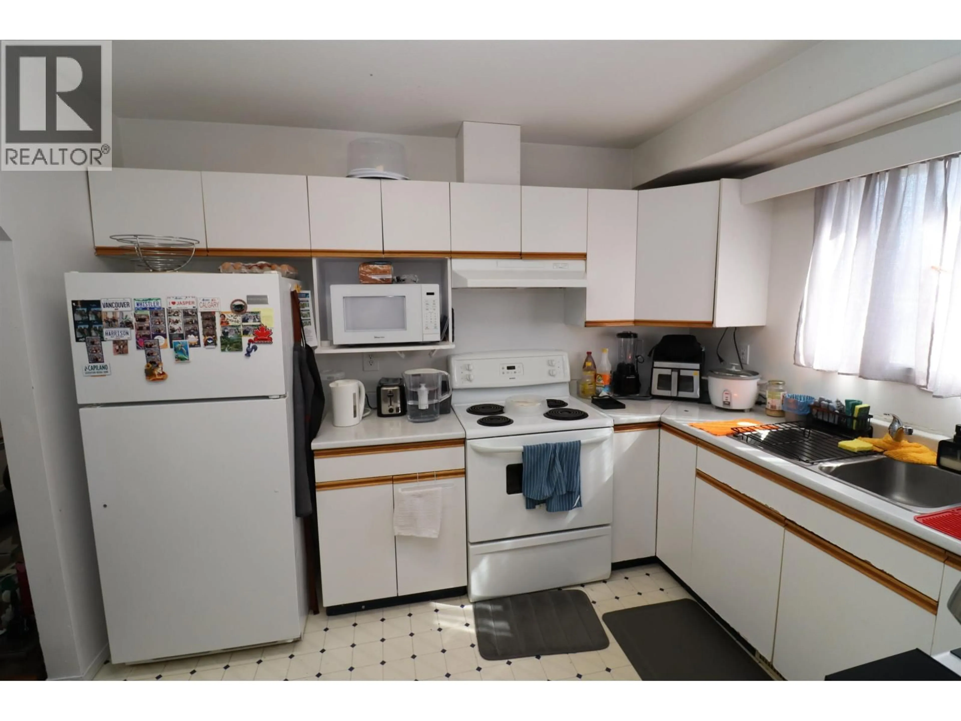 Standard kitchen, unknown for 1934 SPRUCE STREET, Prince George British Columbia V2L2R4