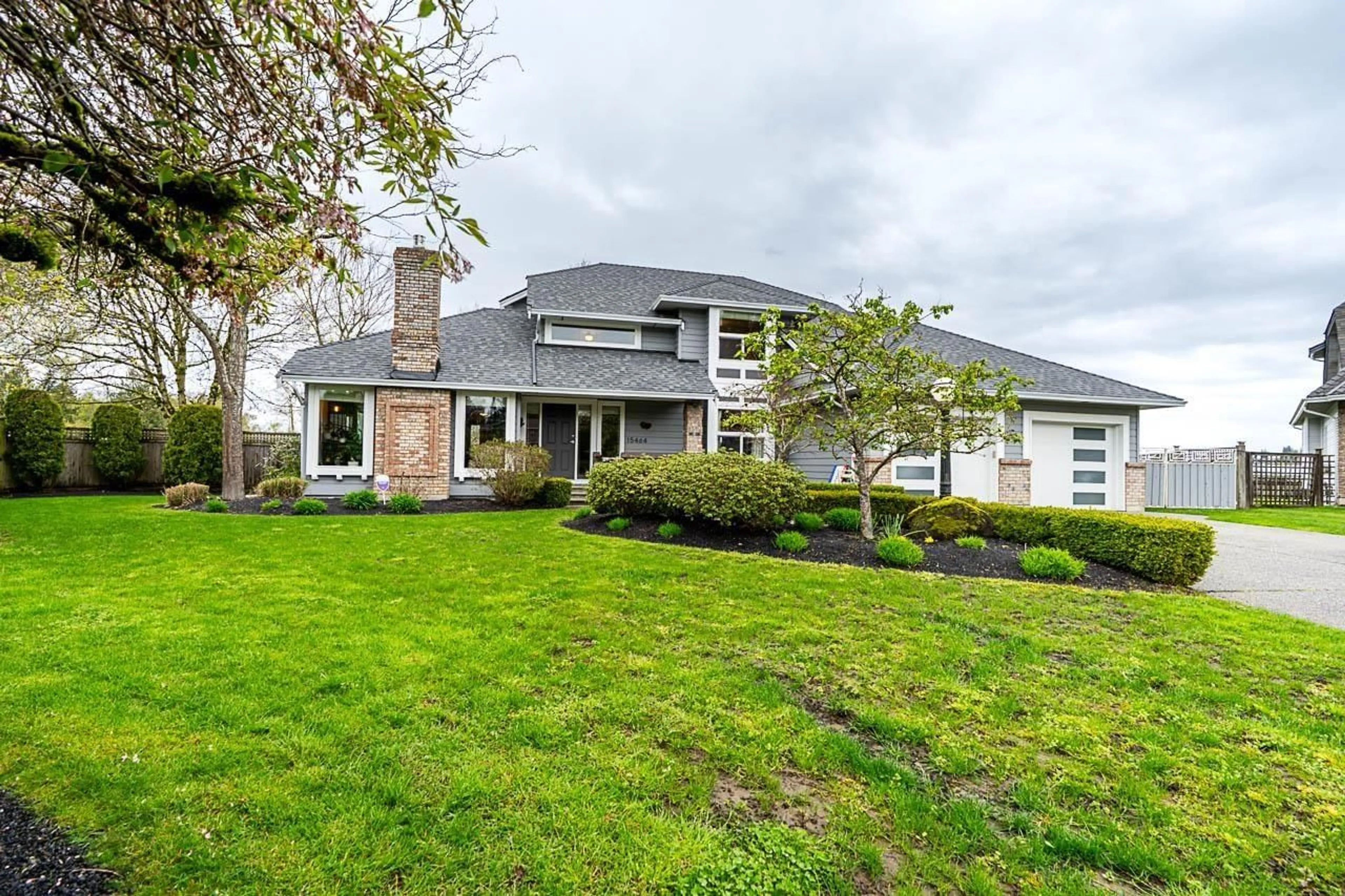 A pic from outside/outdoor area/front of a property/back of a property/a pic from drone, unknown for 15464 60A AVENUE, Surrey British Columbia V3S7H6