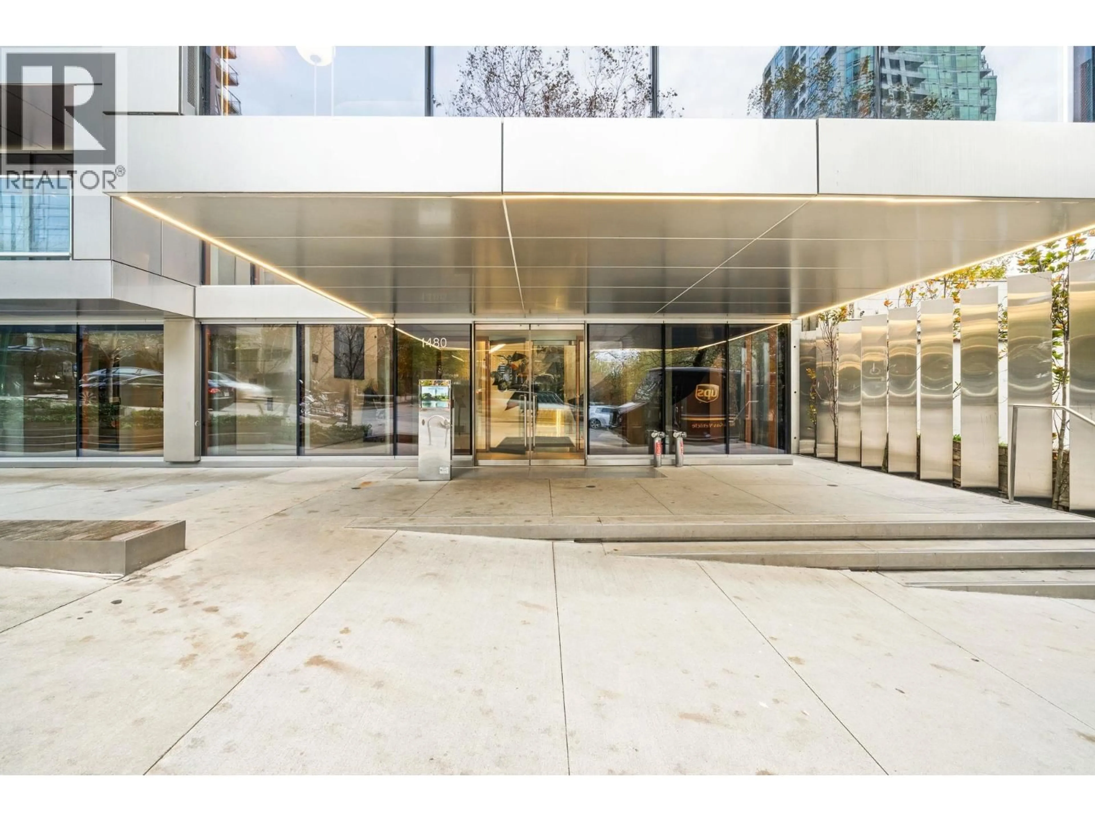 Indoor foyer for 306 - 1480 HOWE STREET, Vancouver British Columbia V6Z0G5
