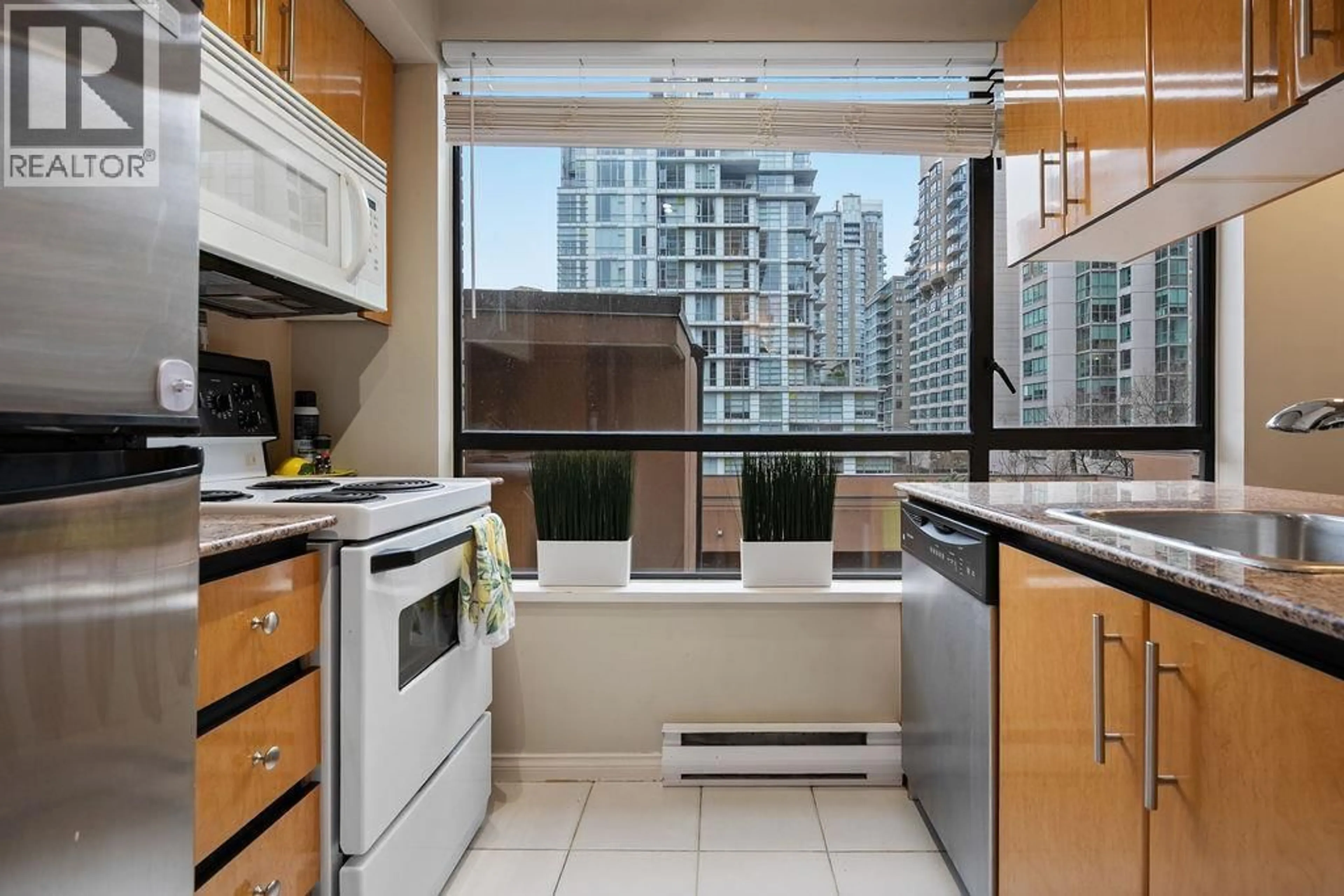 Standard kitchen, unknown for 609 - 1189 HOWE STREET, Vancouver British Columbia V6Z2X4