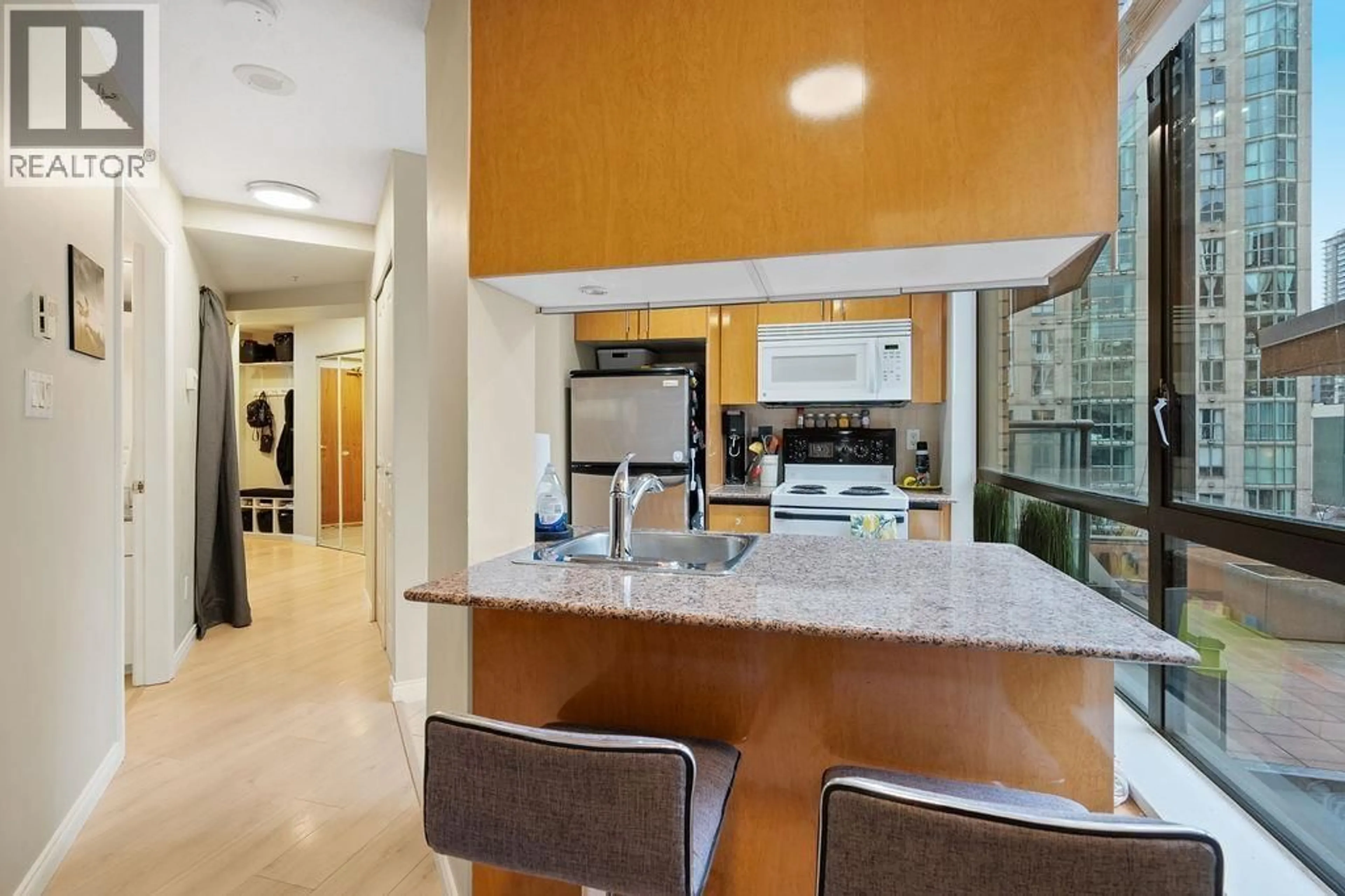 Unknown for 609 - 1189 HOWE STREET, Vancouver British Columbia V6Z2X4