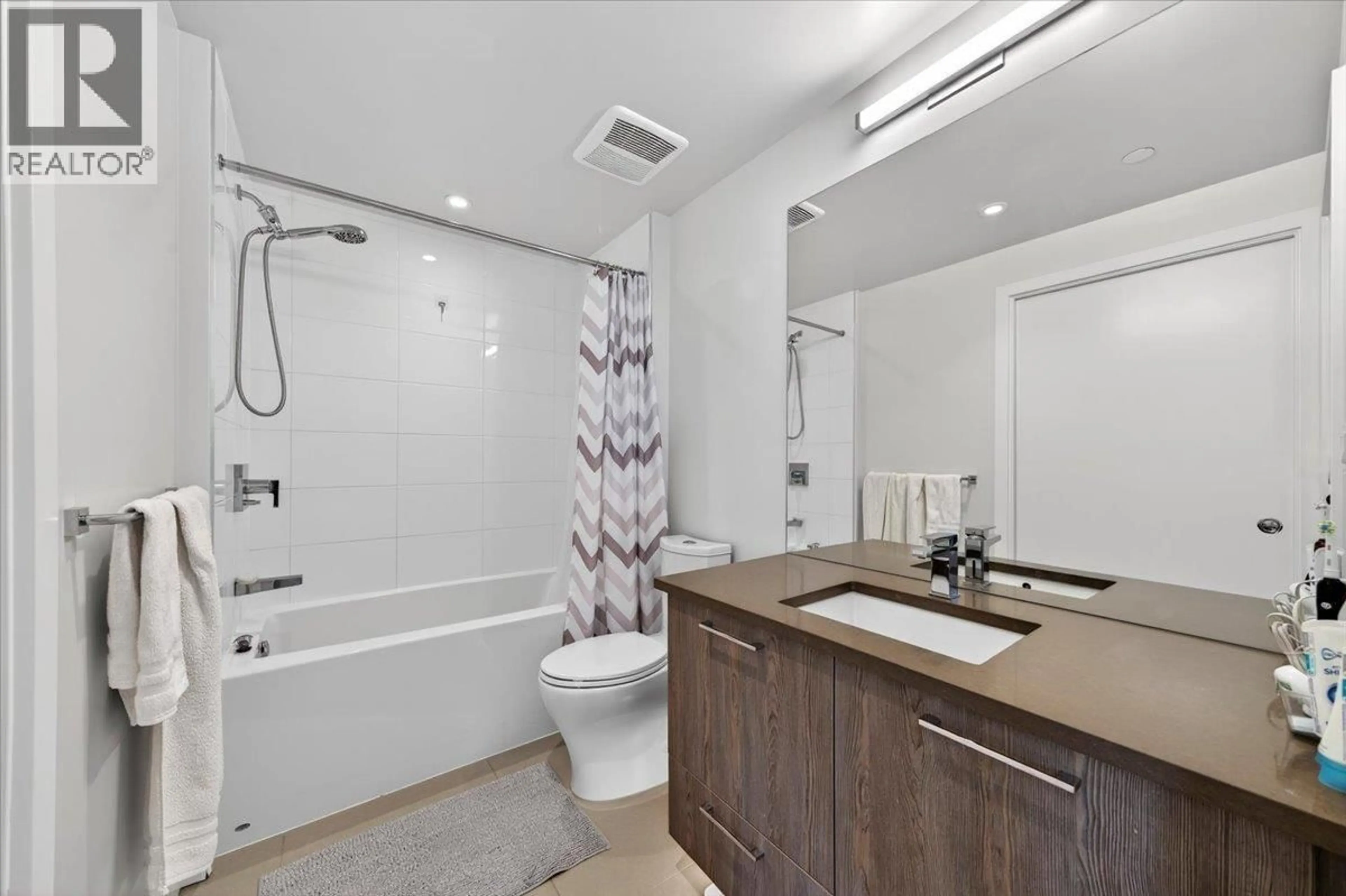 Standard bathroom, ceramic/tile floor for 1403 - 3581 KENT AVENUE NORTH AVENUE, Vancouver British Columbia V5S0H6