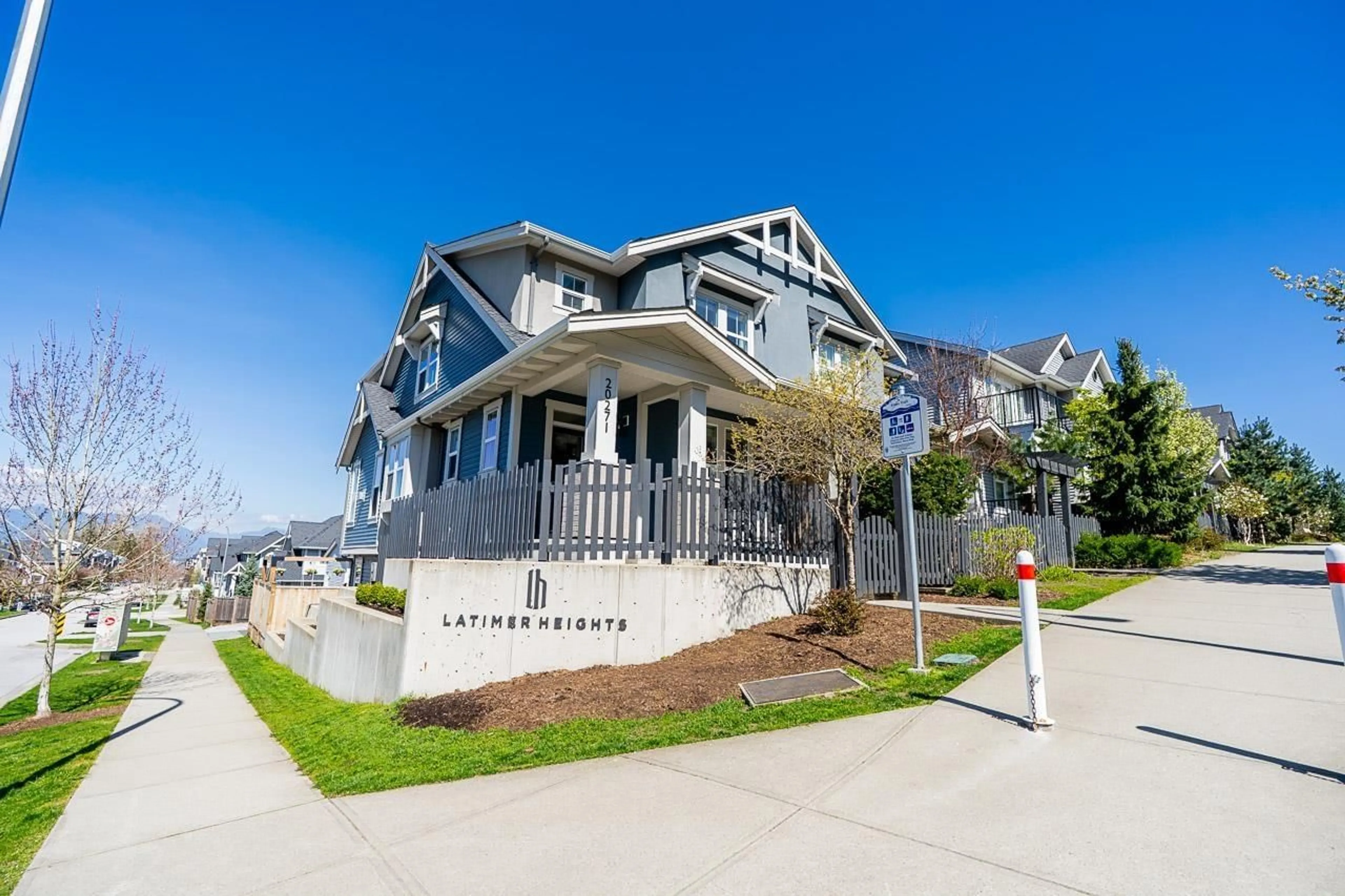 Home with vinyl exterior material, mountain view for 20271 82 AVENUE, Langley British Columbia V2Y0Z1