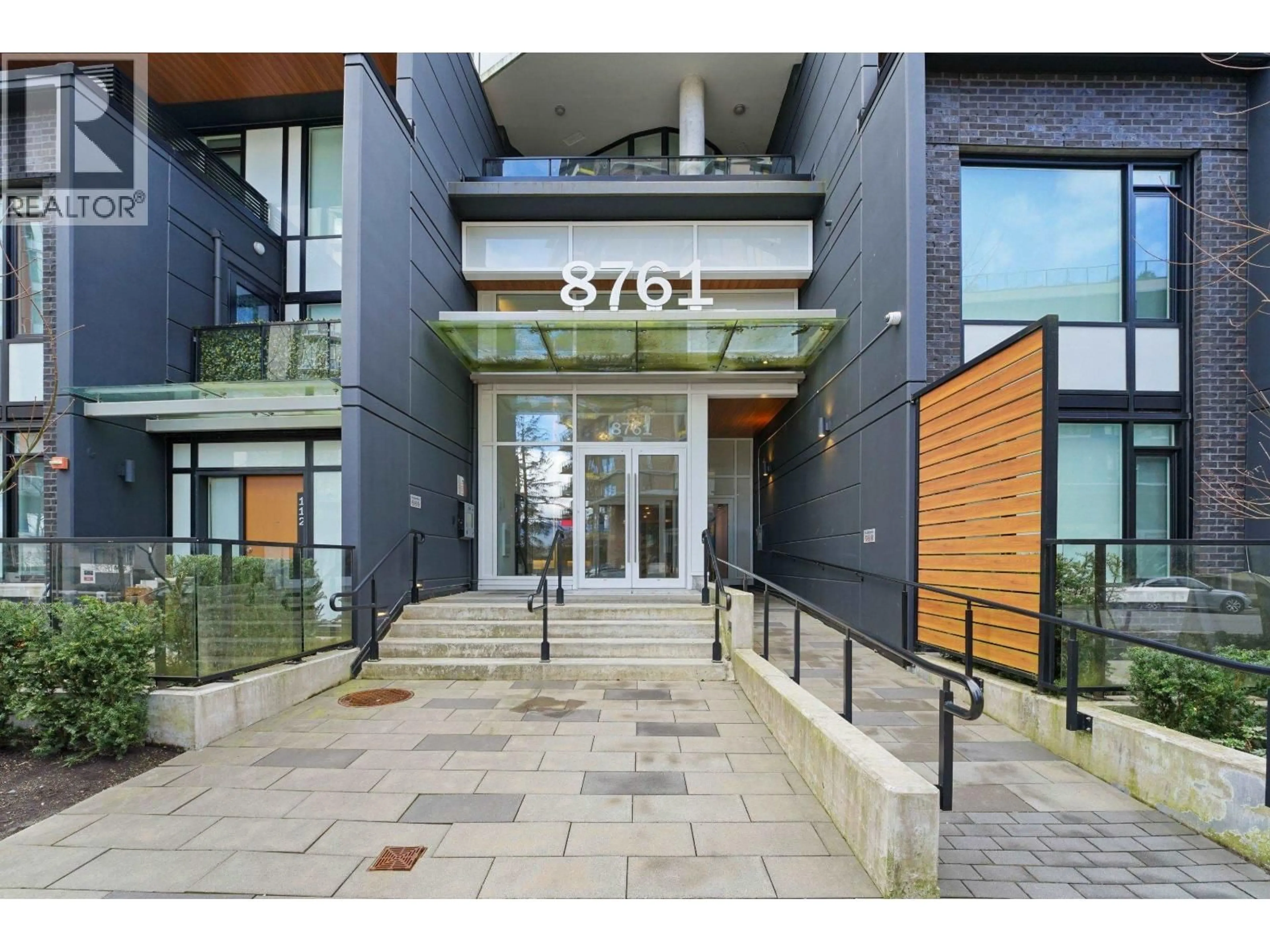 Indoor foyer for 604 - 8761 UNIVERSITY CRESCENT, Burnaby British Columbia V5A0G3