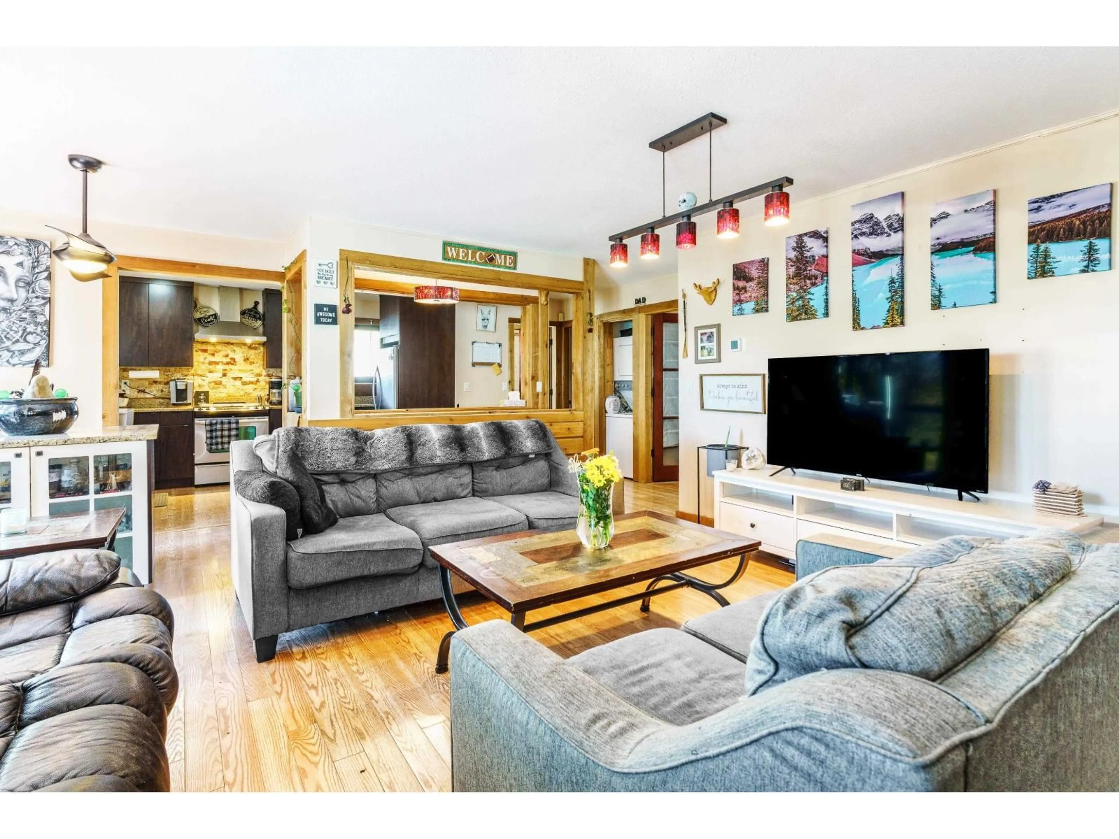 Living room with furniture, wood/laminate floor for 7655 WOODCOCK CRESCENT, Mission British Columbia V2V4J8