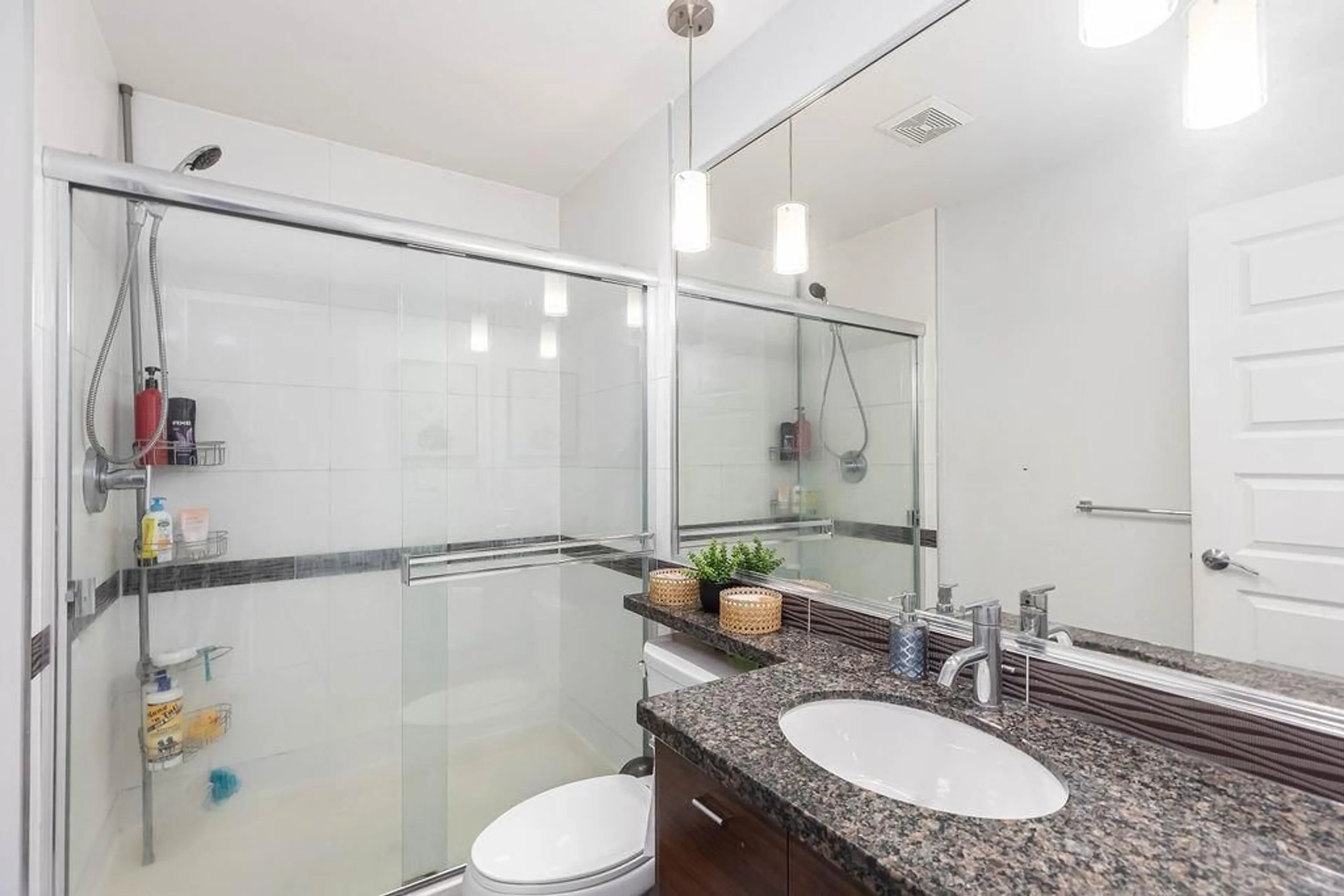 Standard bathroom, ceramic/tile floor for 138 - 6299 144 STREET, Surrey British Columbia V3X1A2