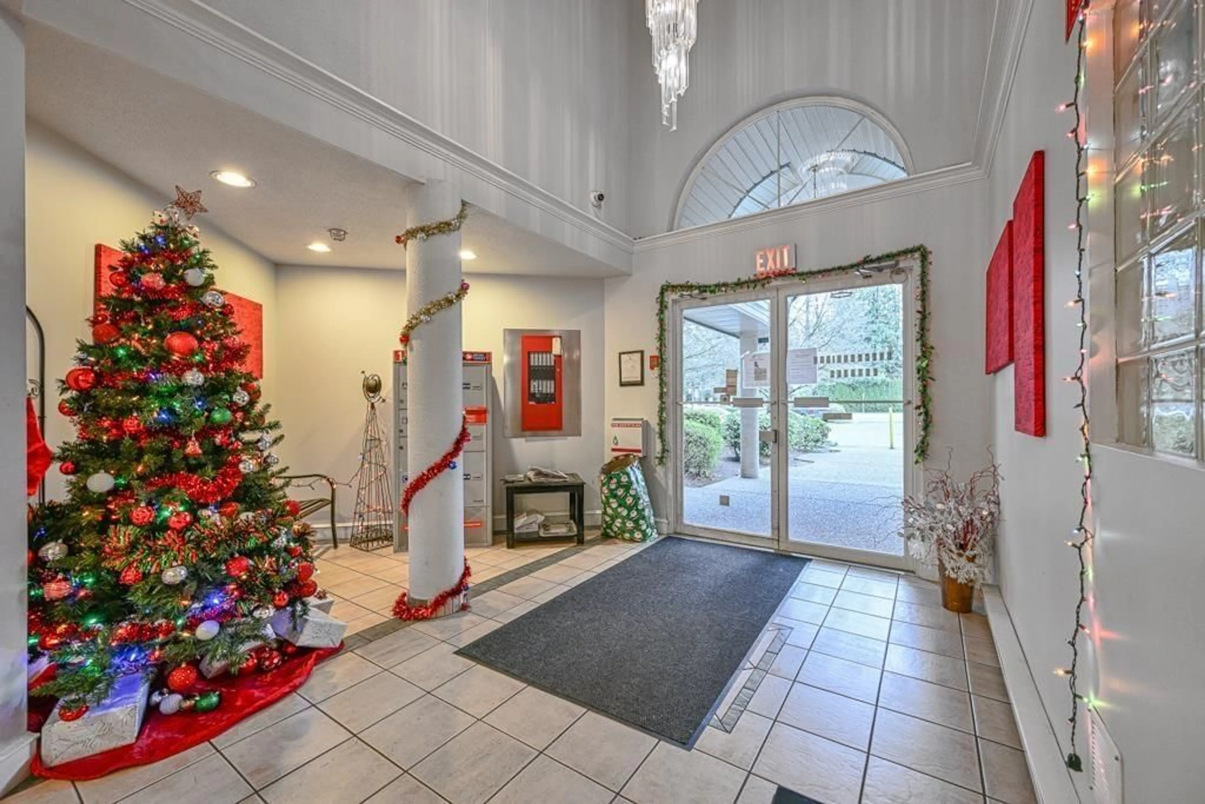 Indoor foyer for 108 - 31771 PEARDONVILLE ROAD, Abbotsford British Columbia V2T5S7