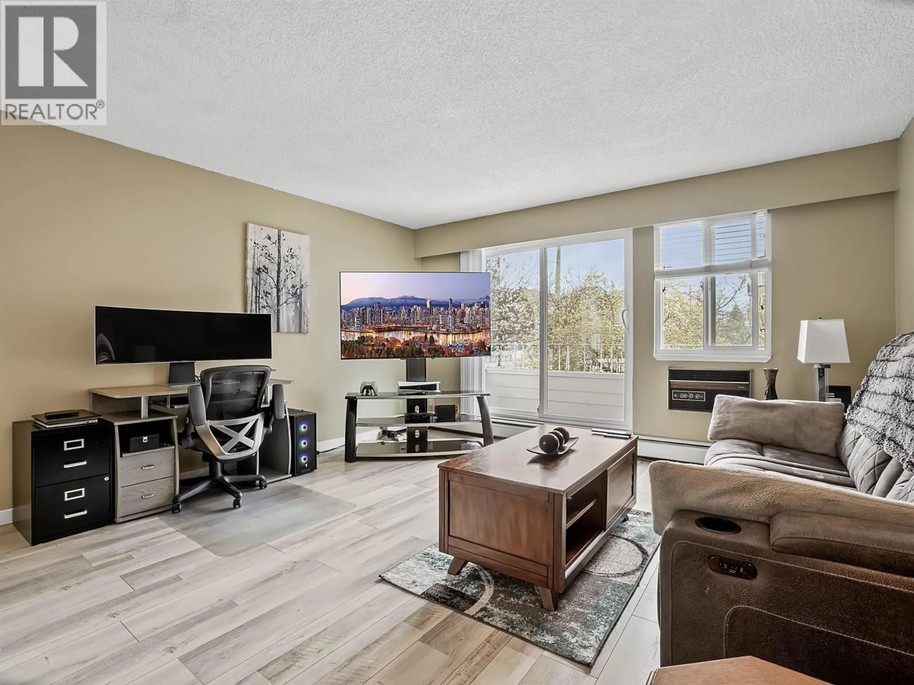 Living room with furniture, unknown for 207 - 12096 222 STREET, Maple Ridge British Columbia V2X5W1
