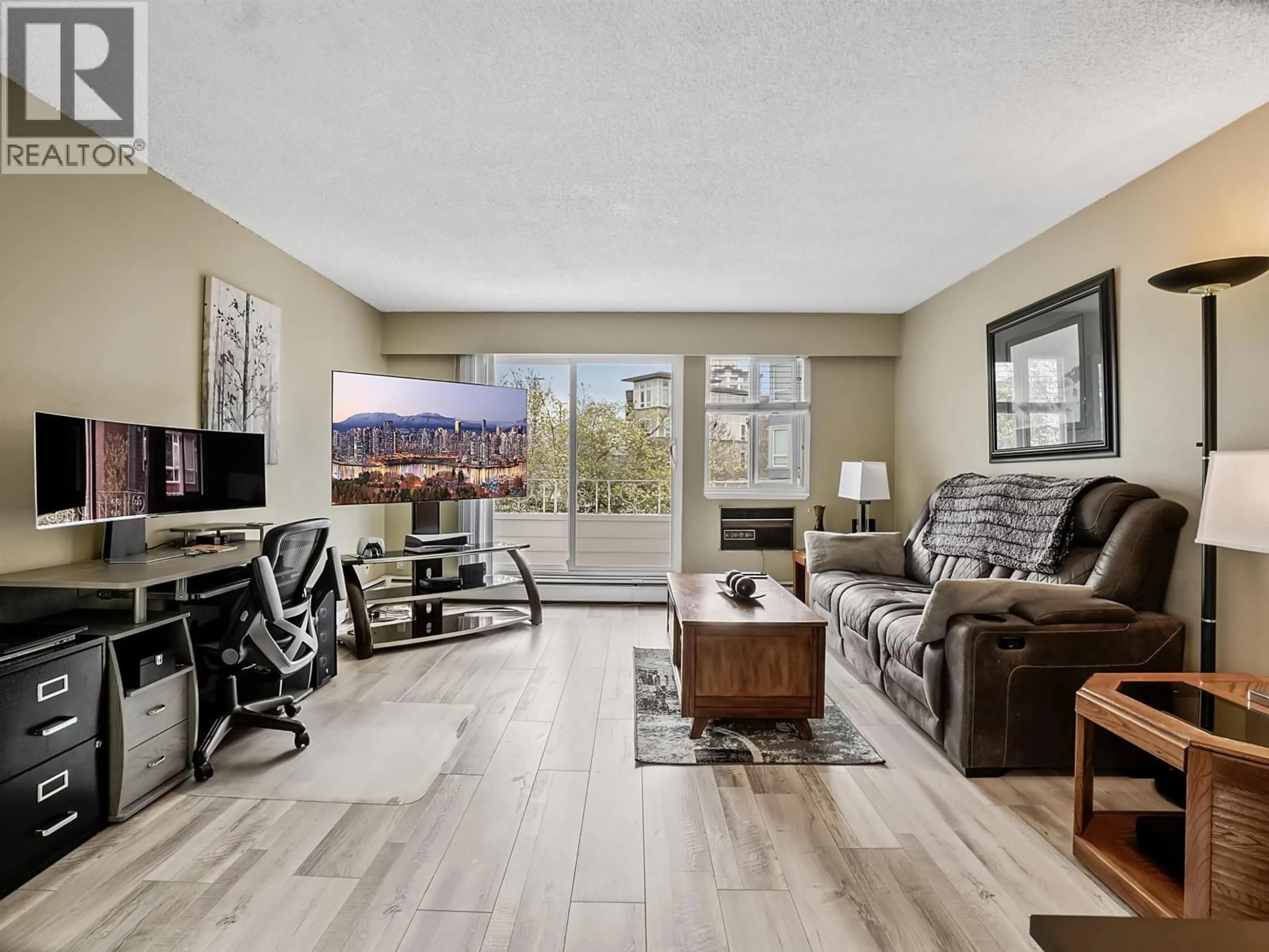 Living room with furniture, unknown for 207 - 12096 222 STREET, Maple Ridge British Columbia V2X5W1