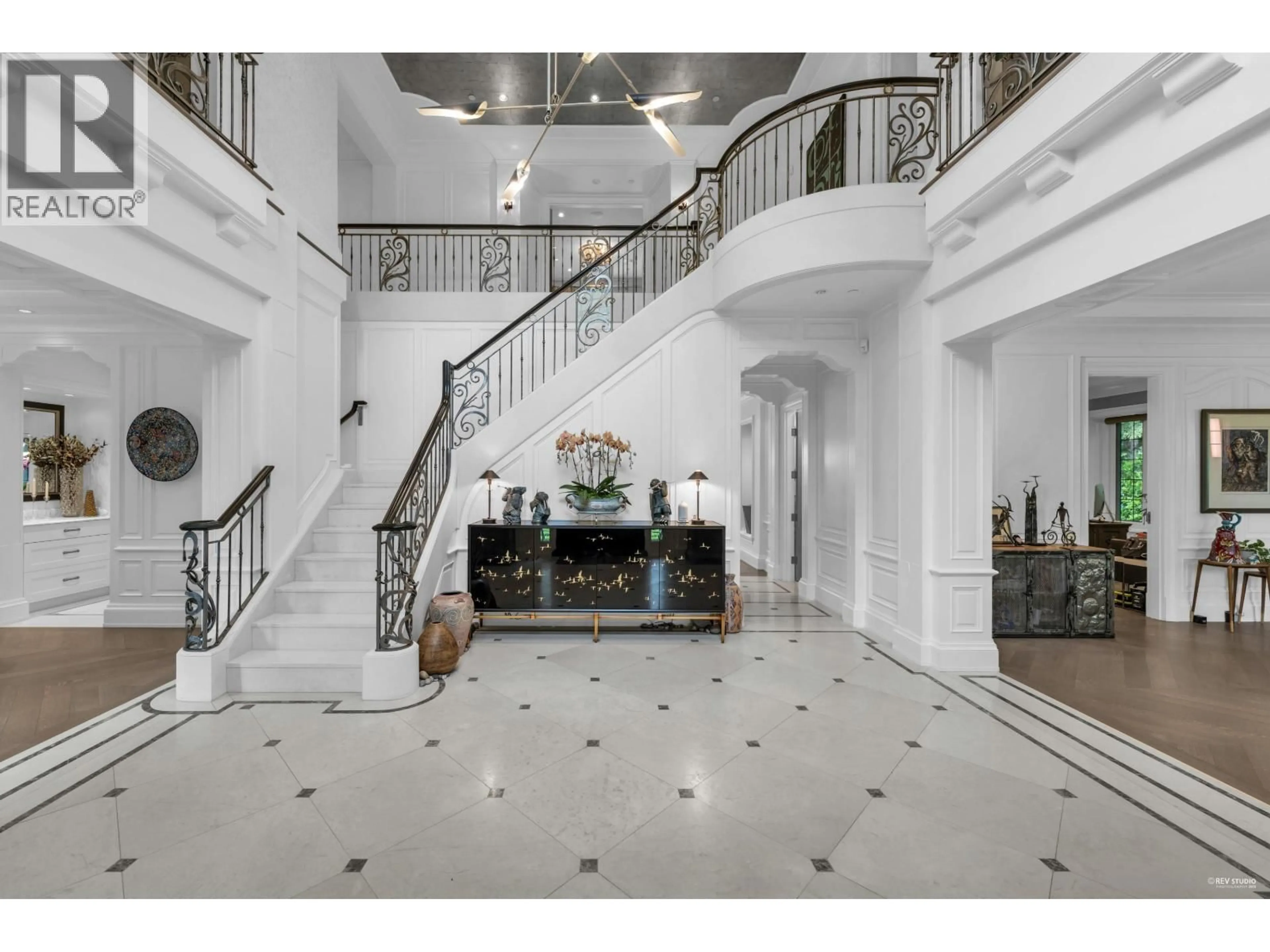 Indoor foyer for 1738 38TH AVENUE, Vancouver British Columbia V6M1R6