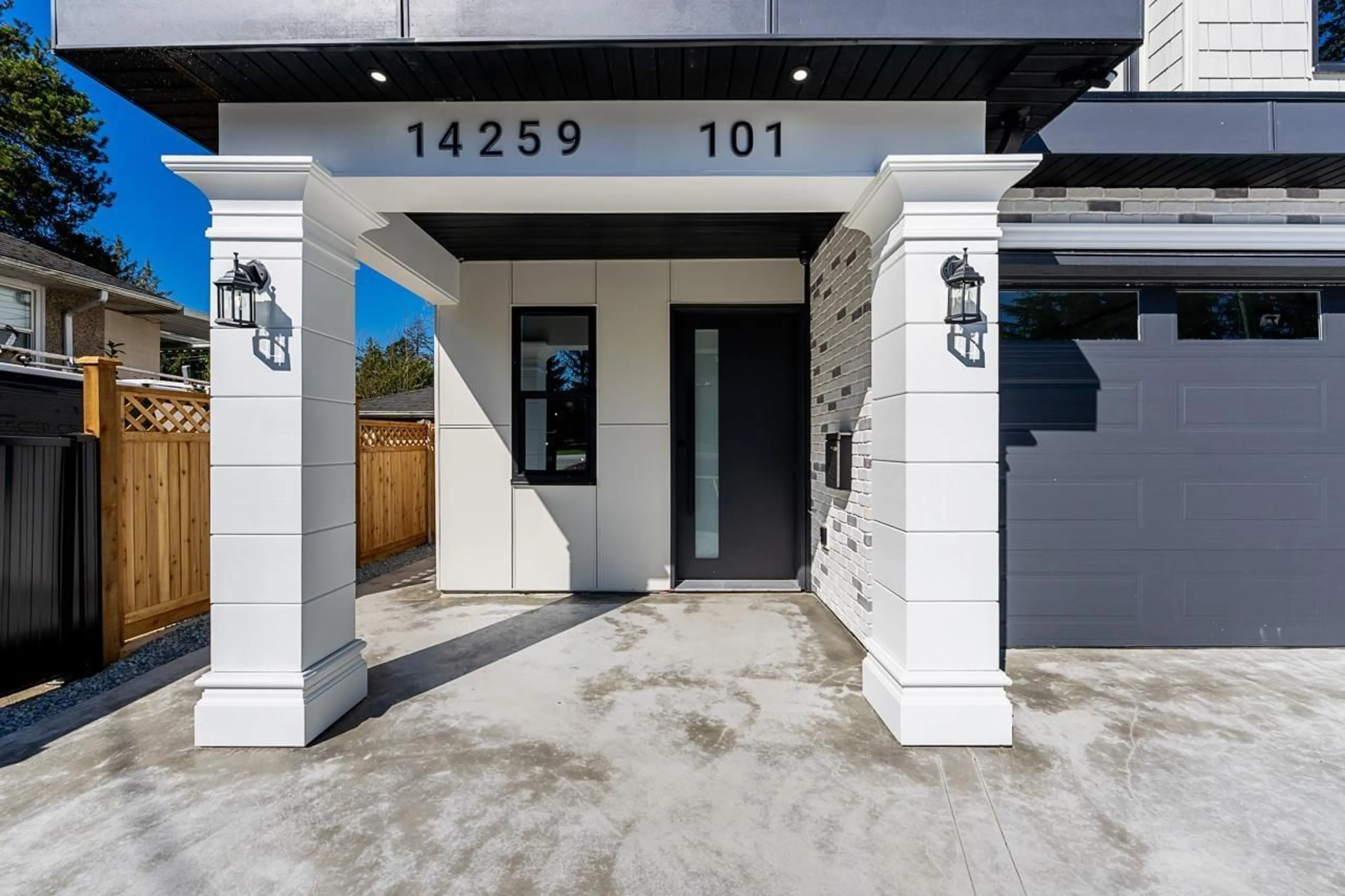Indoor entryway for 1 - 14259 PARK DRIVE, Surrey British Columbia V3R5P1
