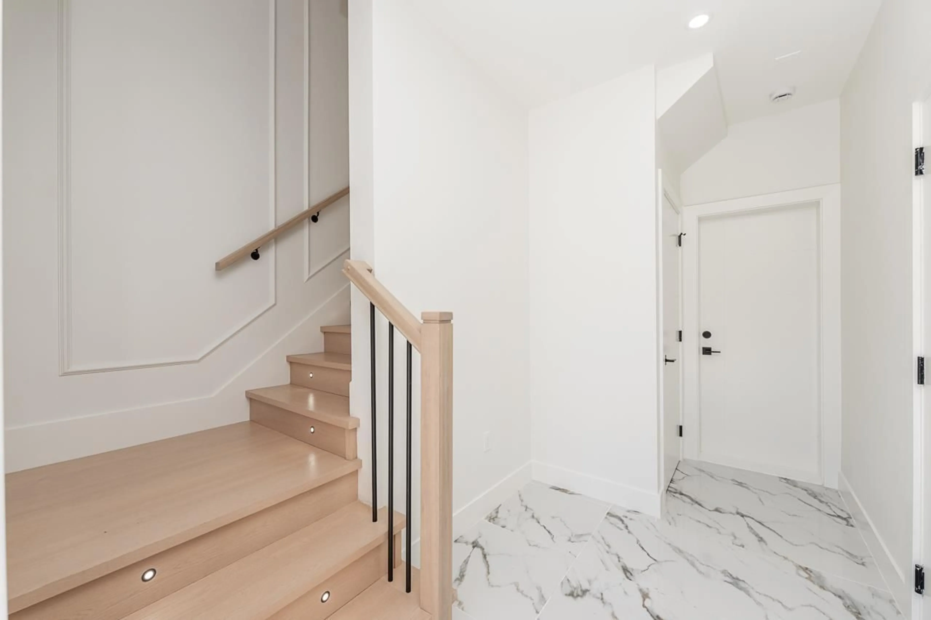 Stairs for 1 - 14259 PARK DRIVE, Surrey British Columbia V3R5P1
